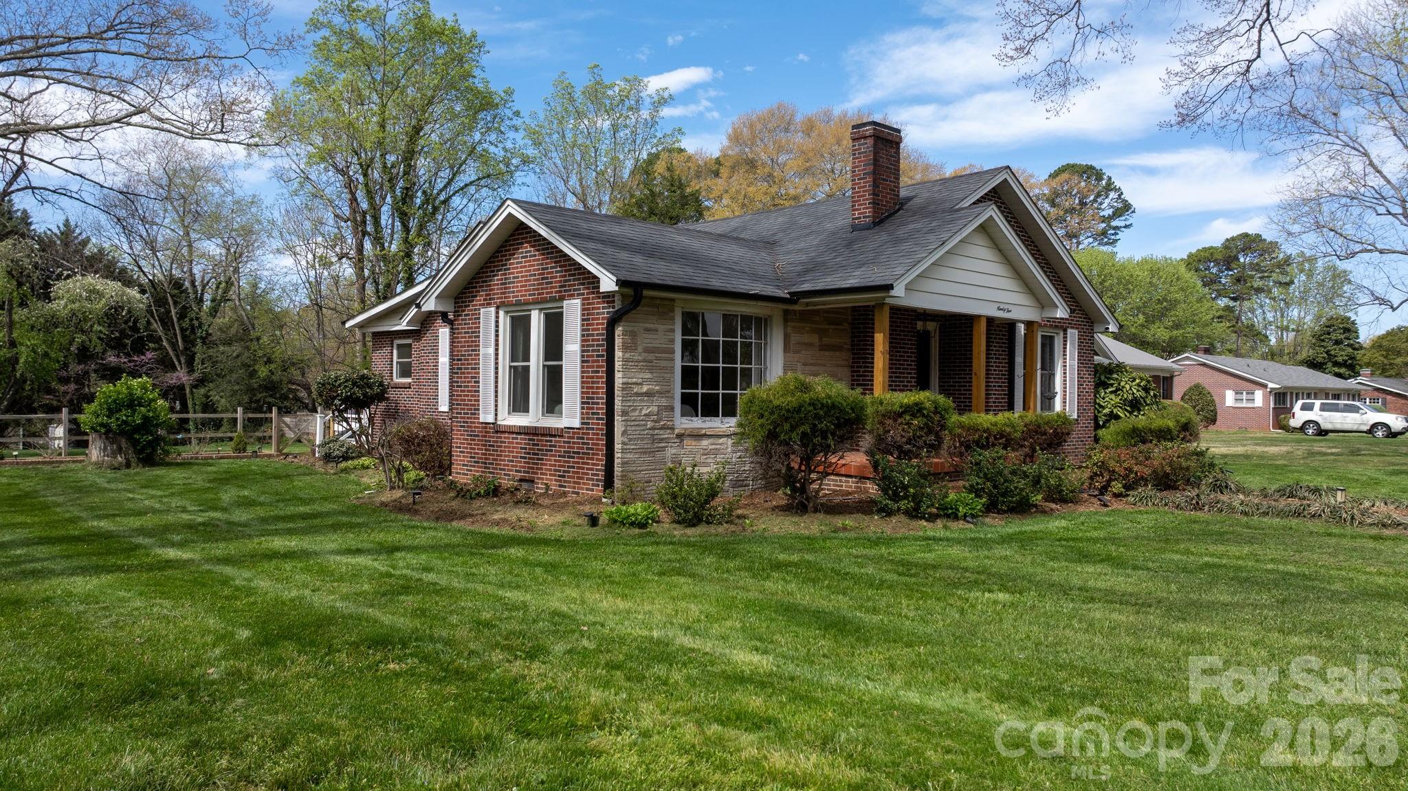 95 18th Avenue NW — Hickory
