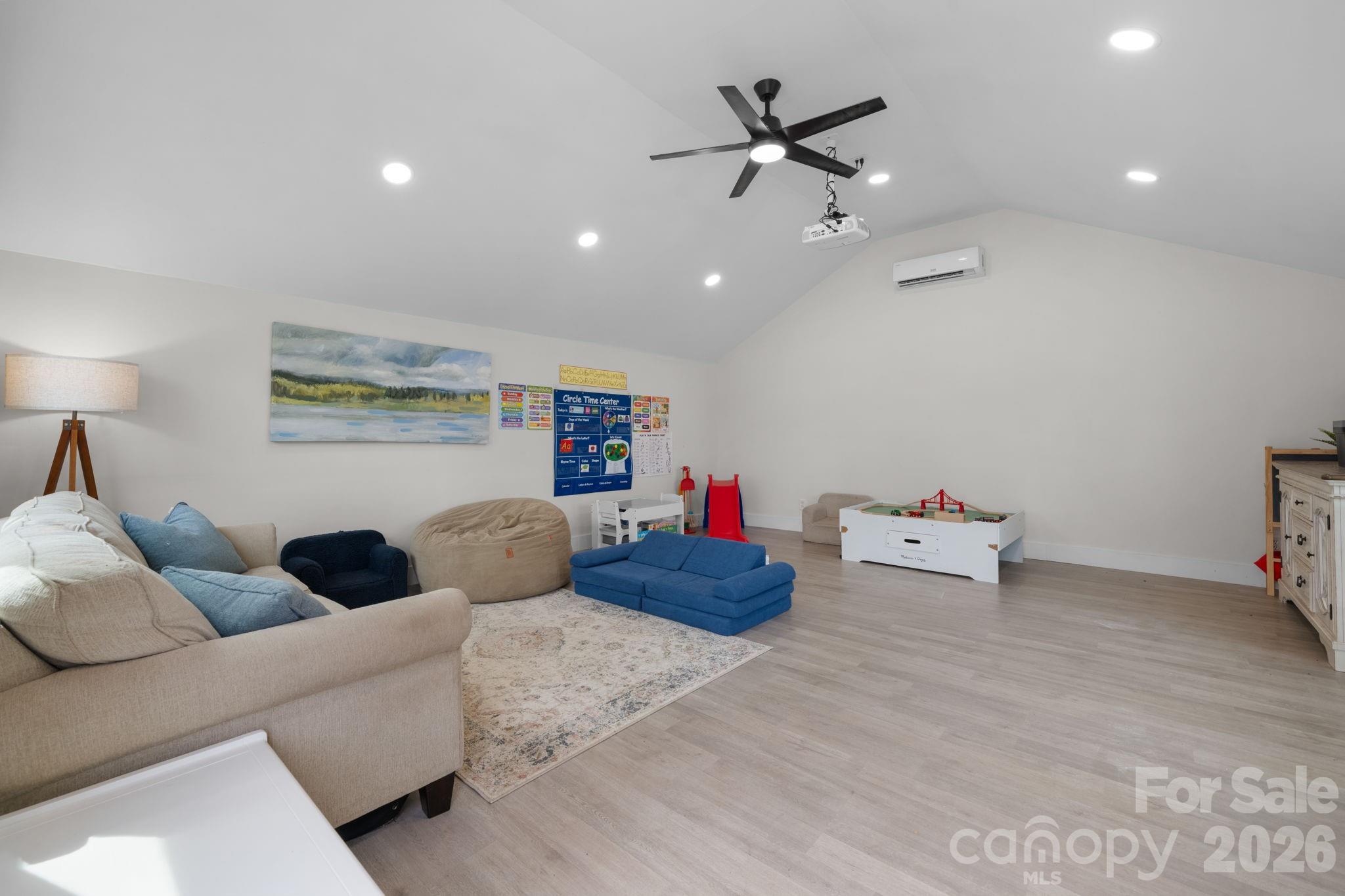 95 18th Avenue NW — Hickory