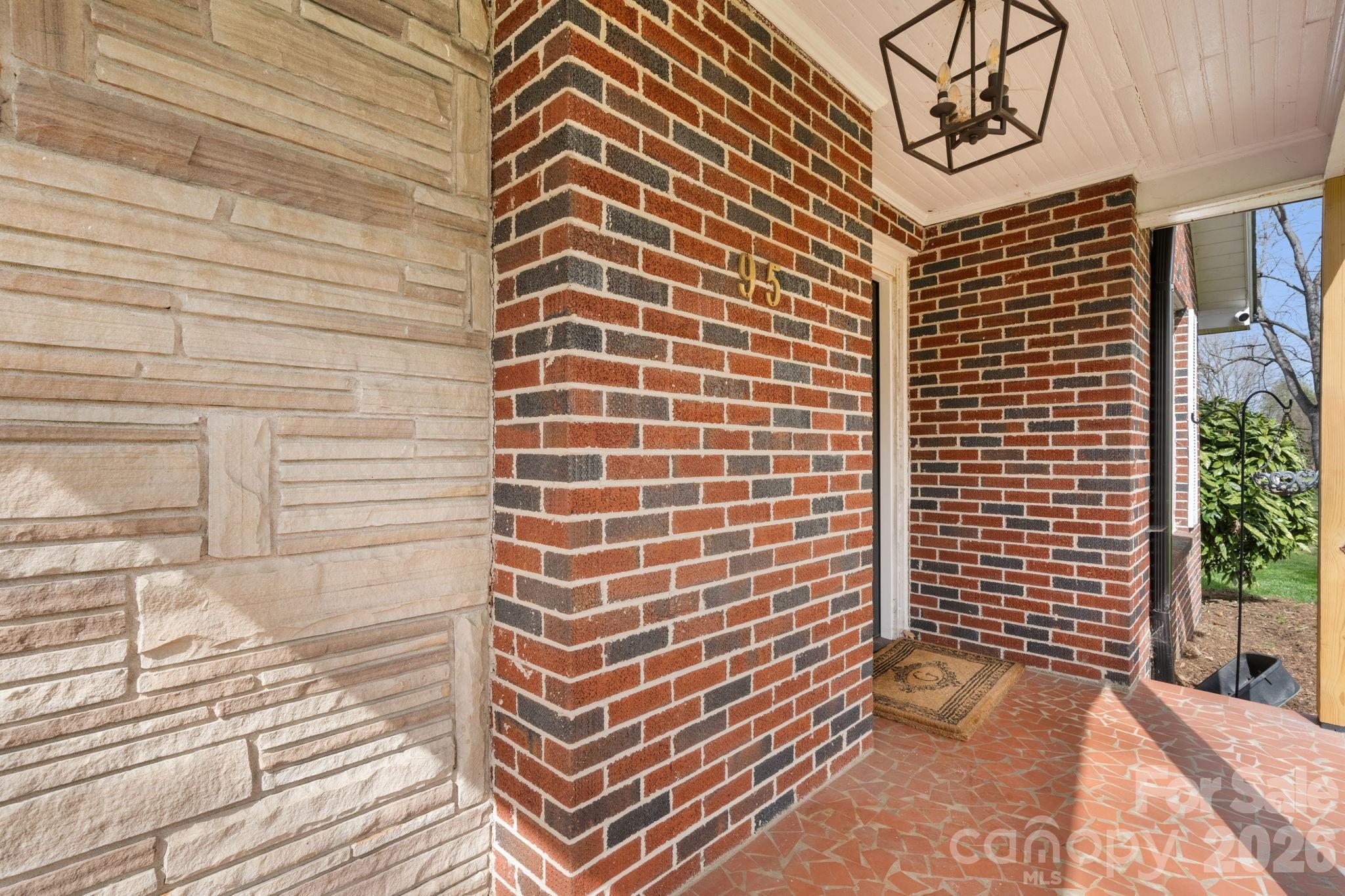 95 18th Avenue NW — Hickory