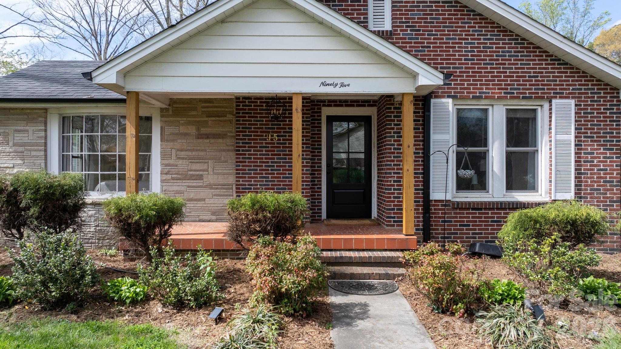 95 18th Avenue NW — Hickory