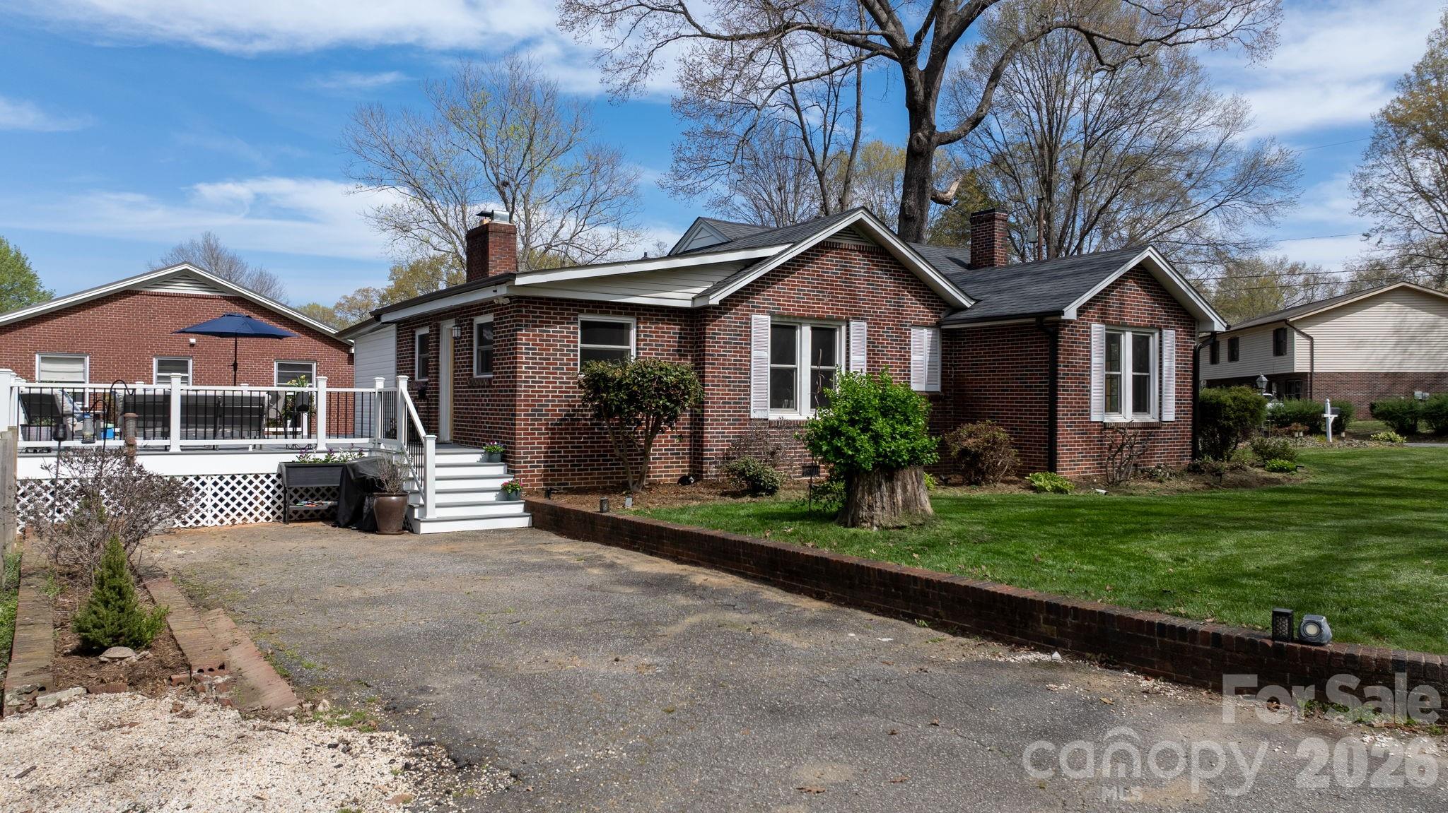95 18th Avenue NW — Hickory