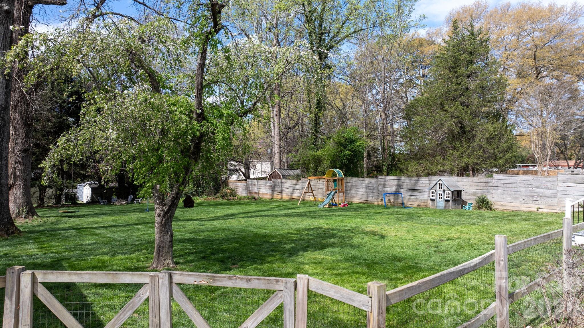 95 18th Avenue NW — Hickory