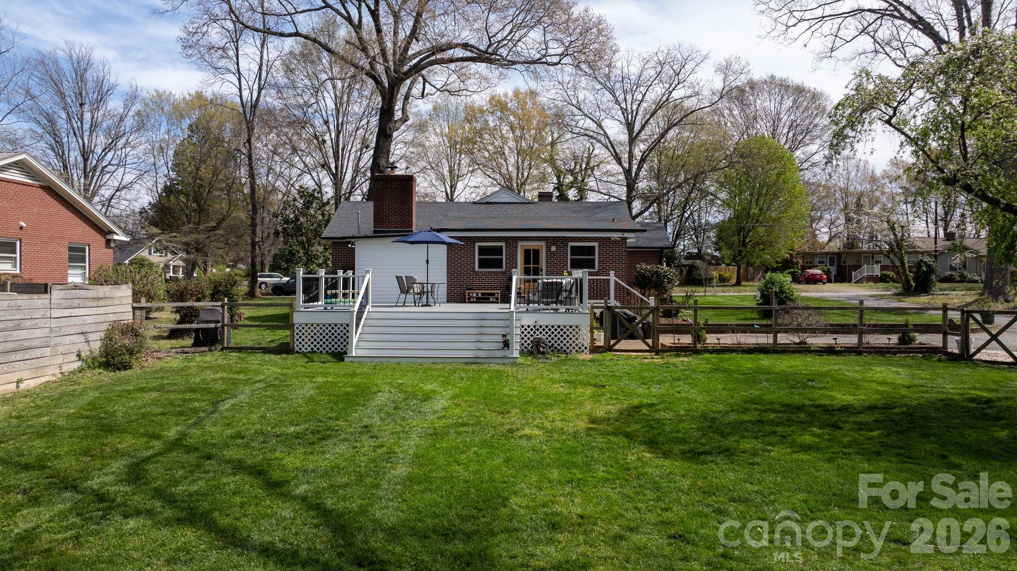 95 18th Avenue NW — Hickory