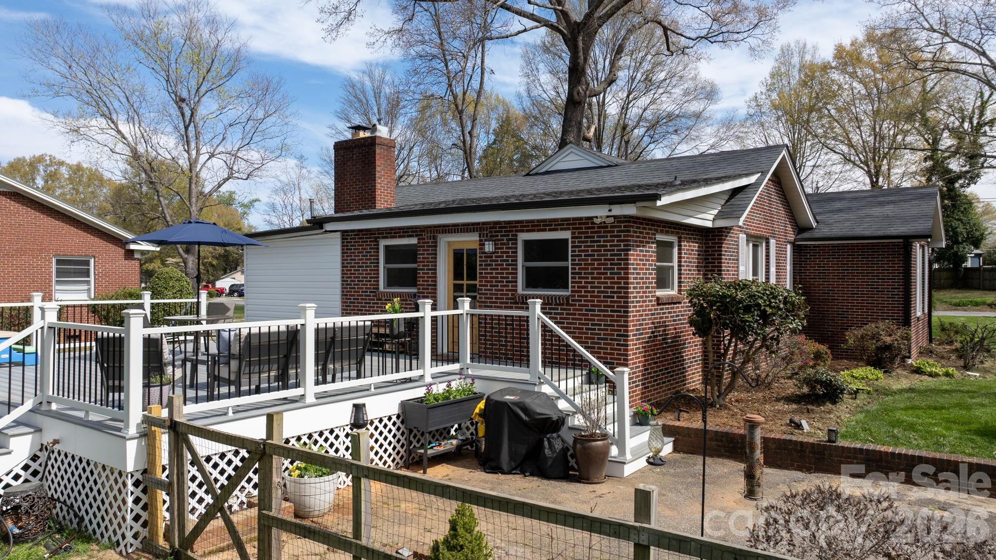 95 18th Avenue NW — Hickory