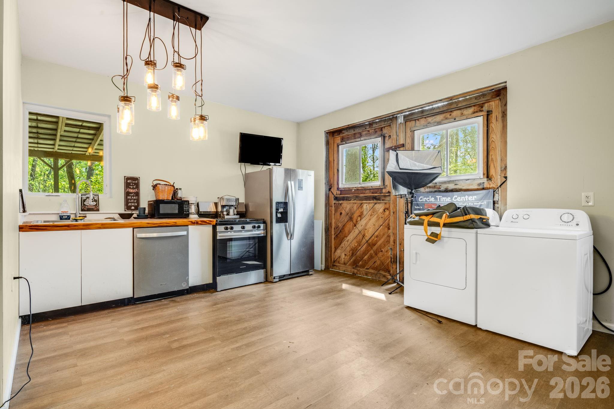 1737 Whitesides Road — Forest City