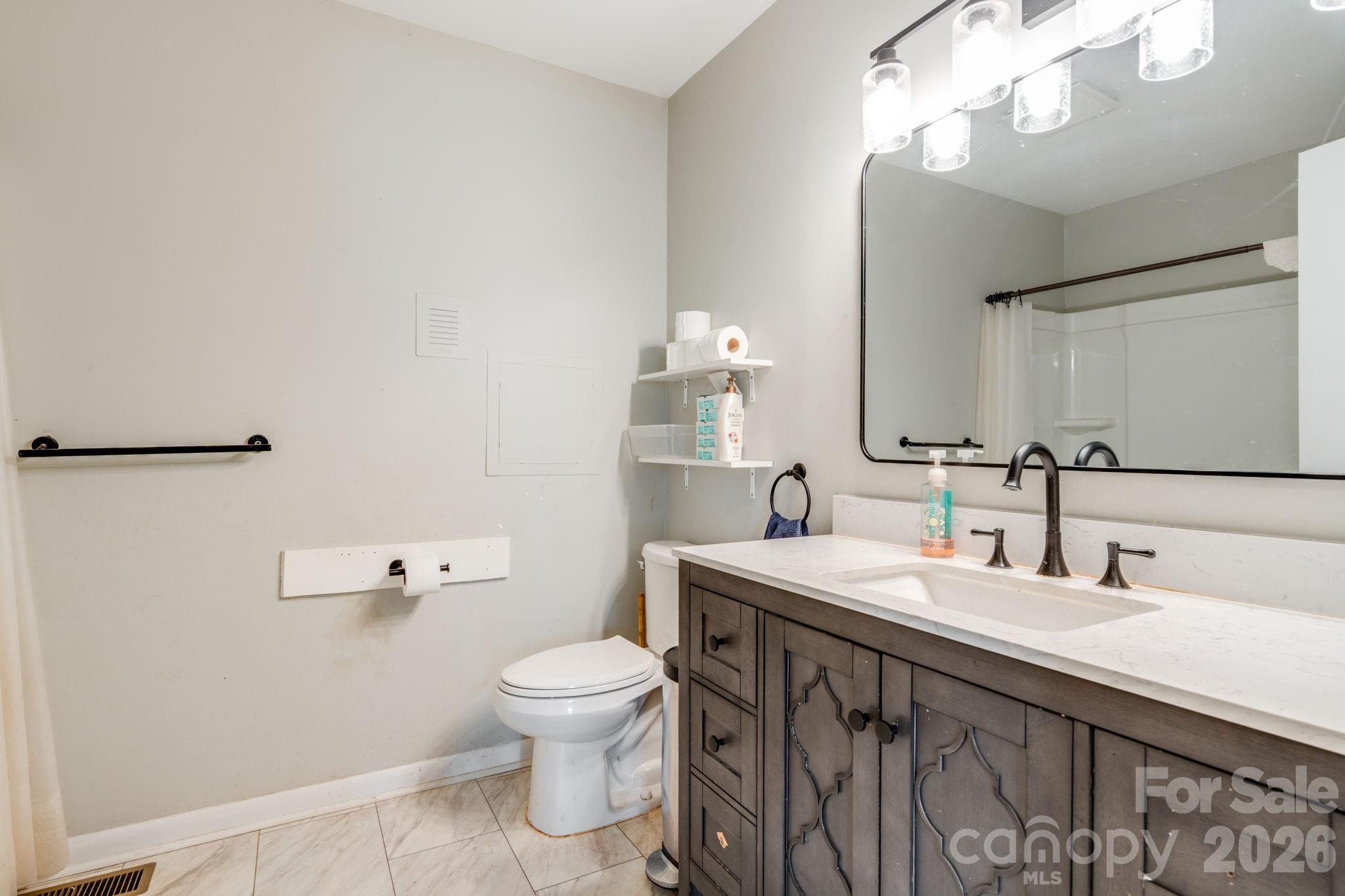 1737 Whitesides Road — Forest City