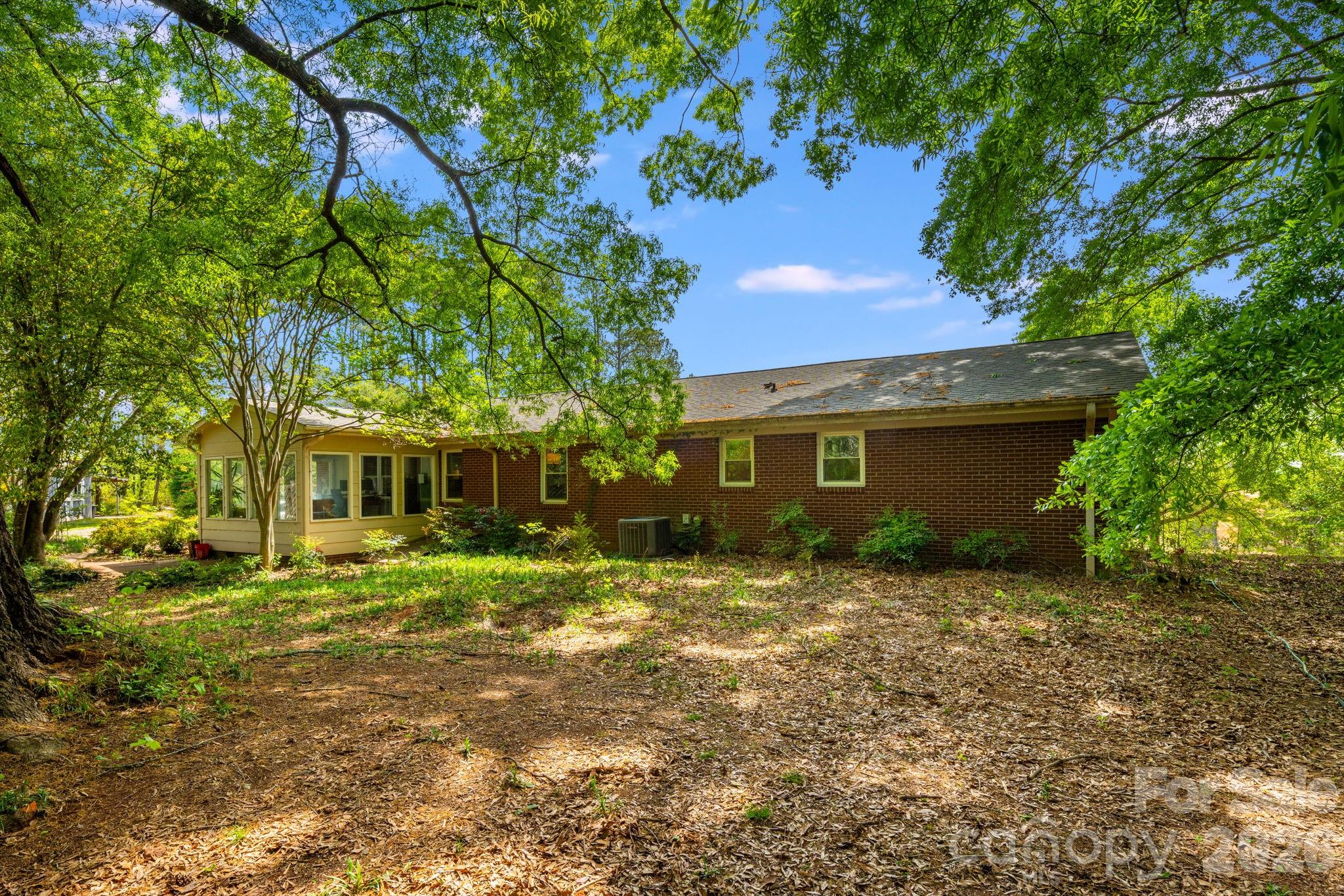 1737 Whitesides Road — Forest City