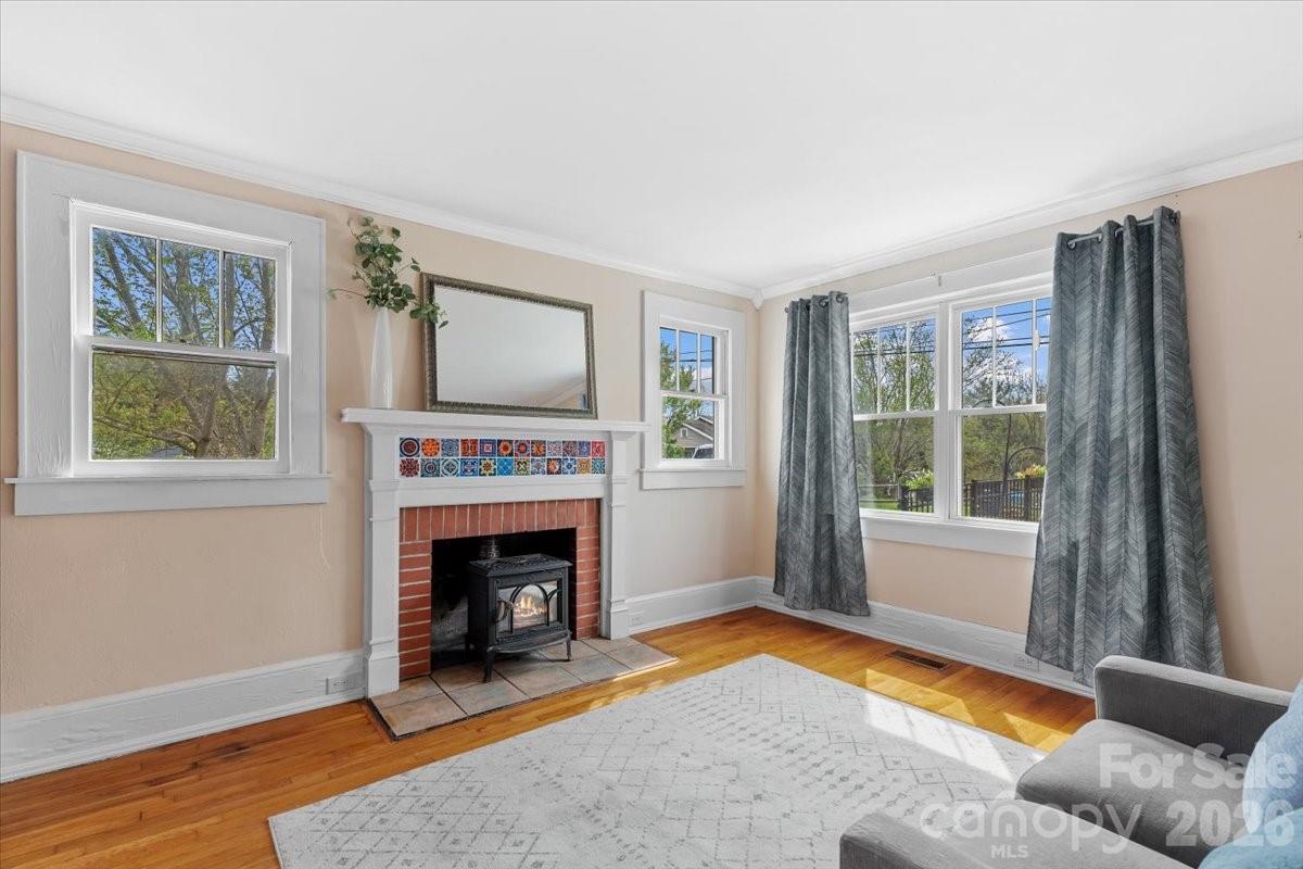 63 Washington Avenue — Asheville