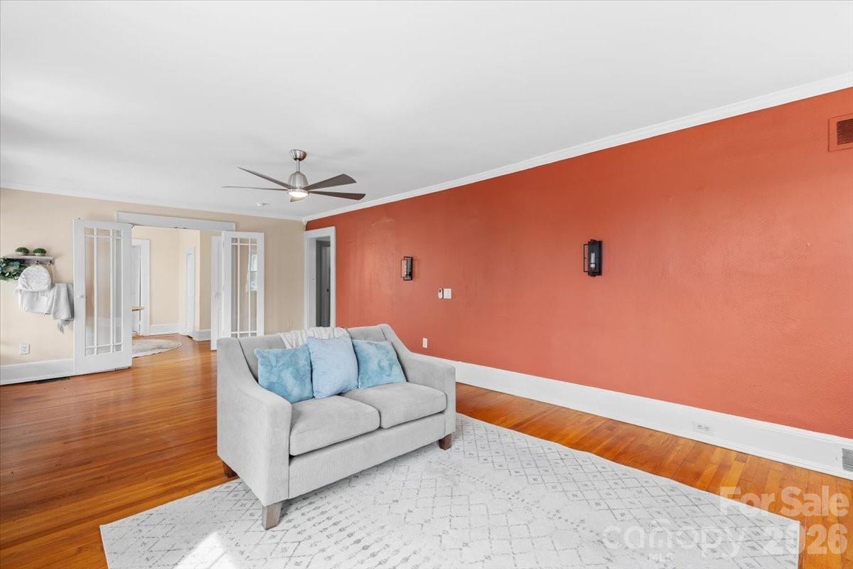 63 Washington Avenue — Asheville