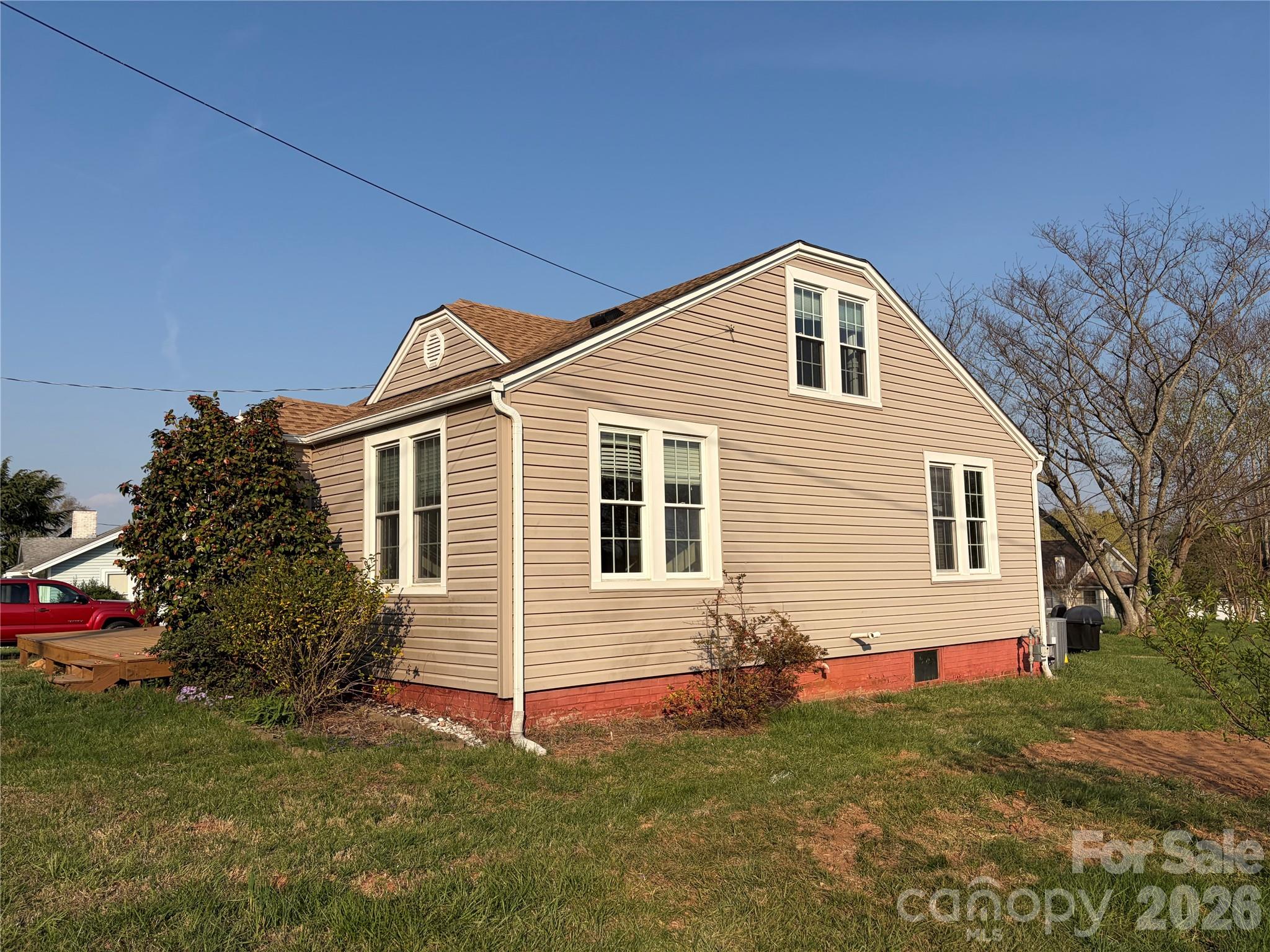 405 Jug Wilson Street — Morganton