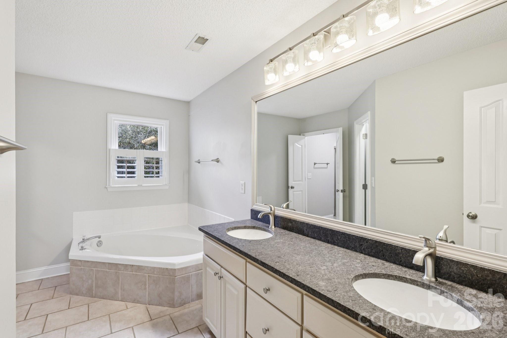 206 Millingport Lane — New London