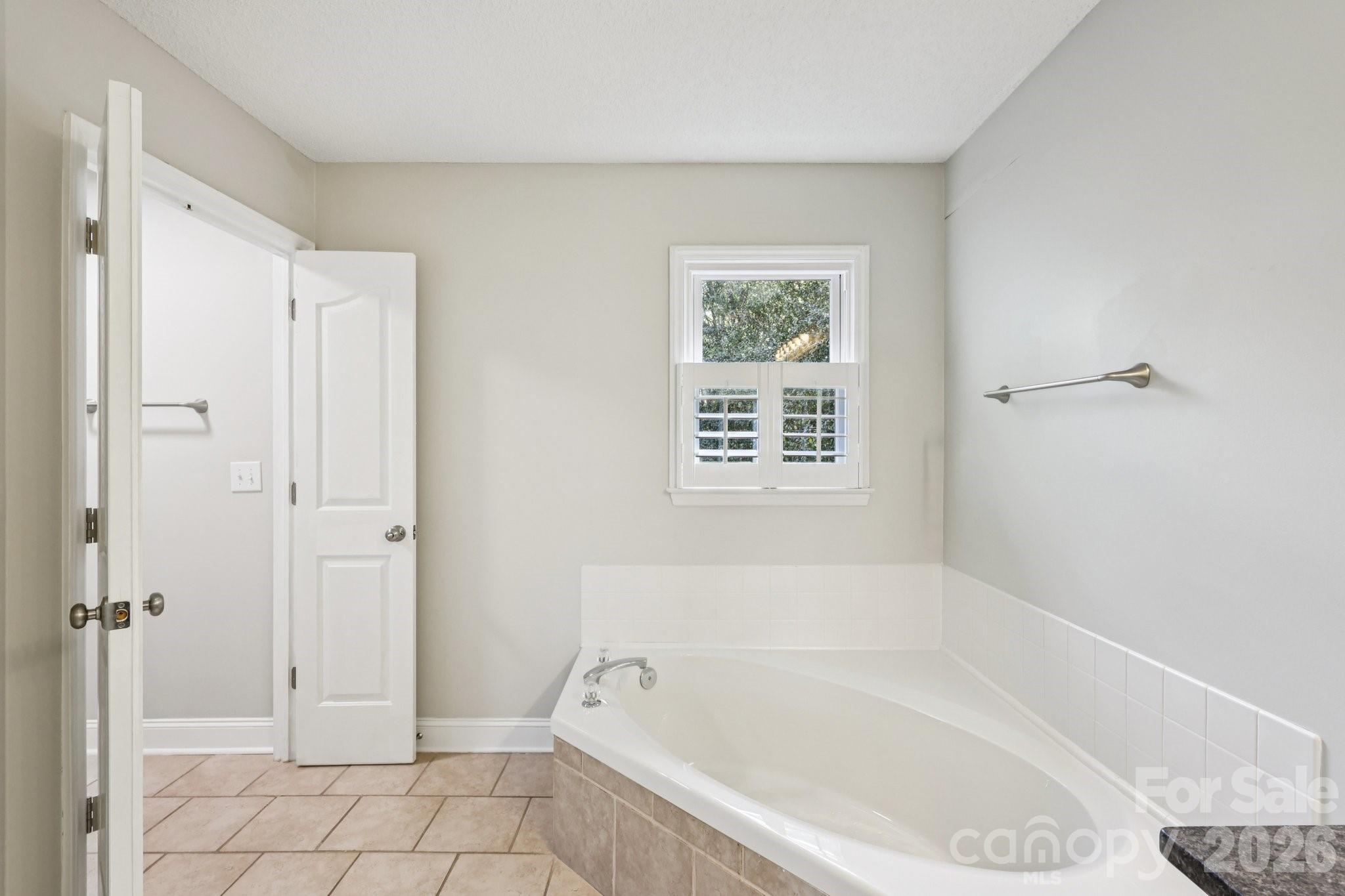 206 Millingport Lane — New London