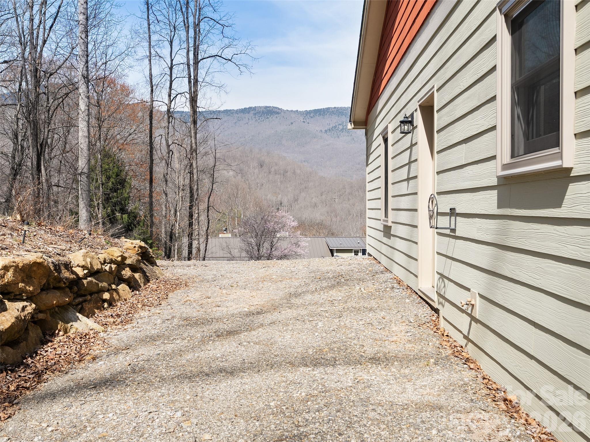 33 Freedom Drive — Waynesville
