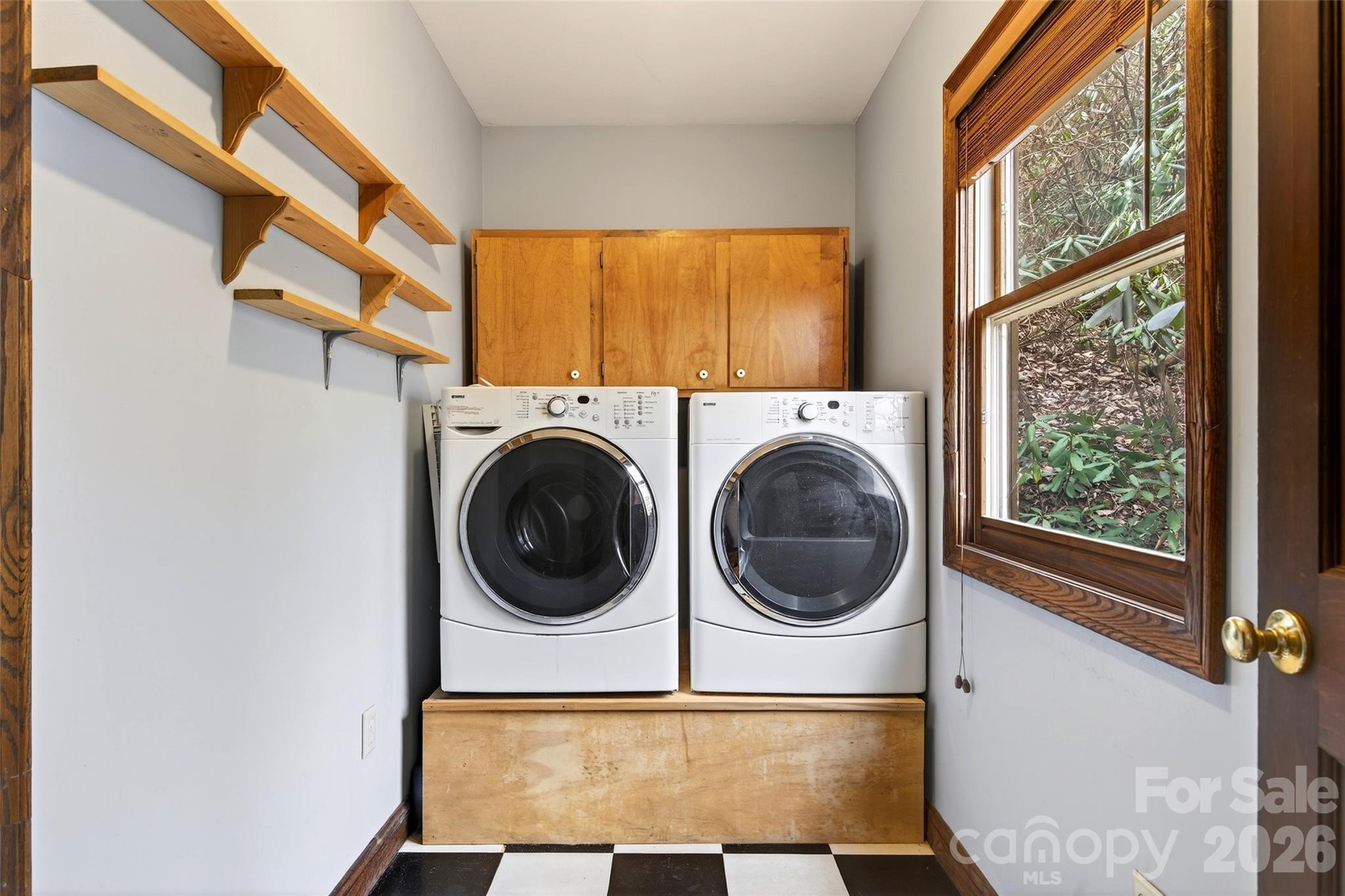 169 Hilltop Road — Black Mountain