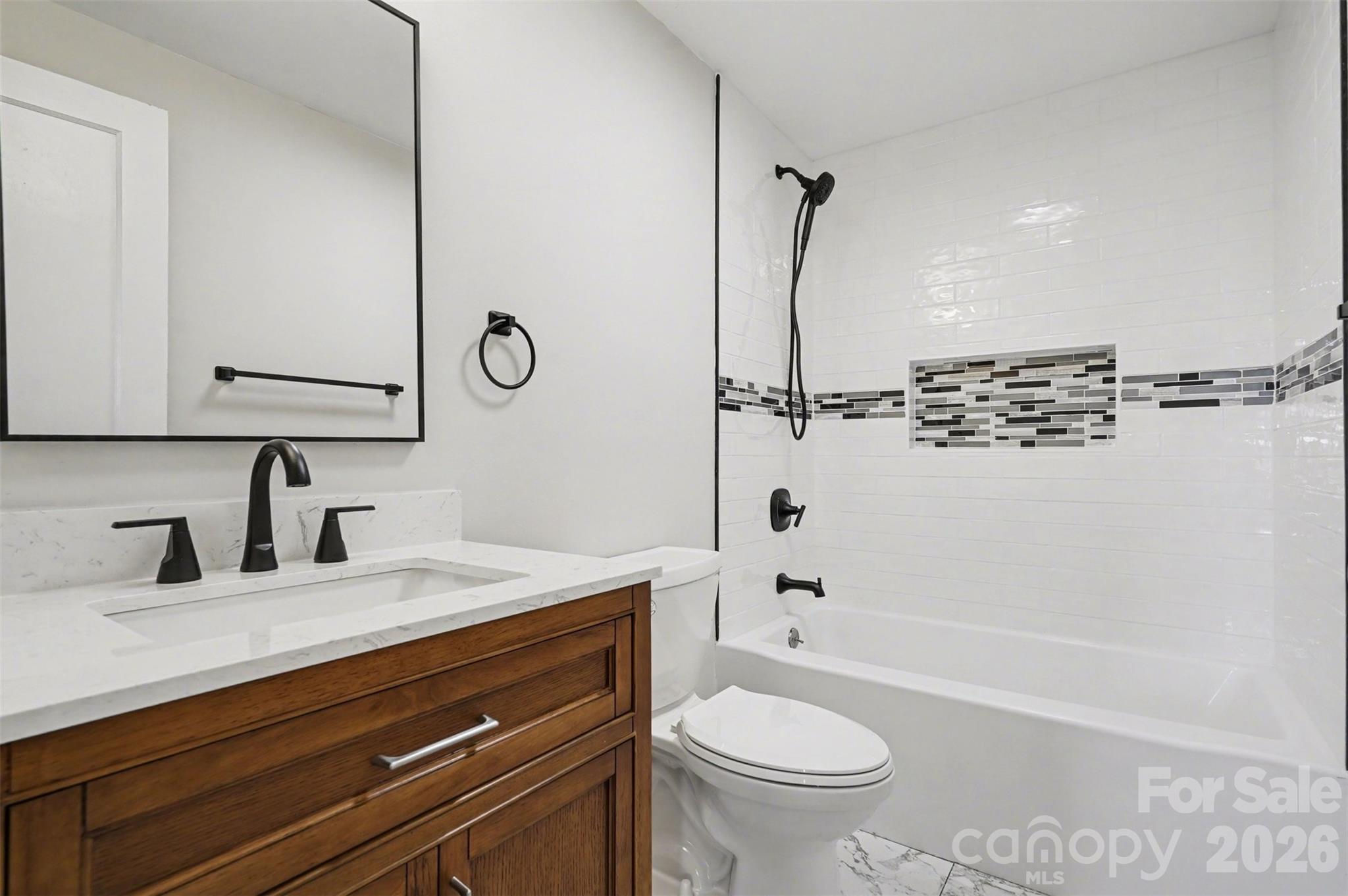 2407 4th Street NE — Hickory