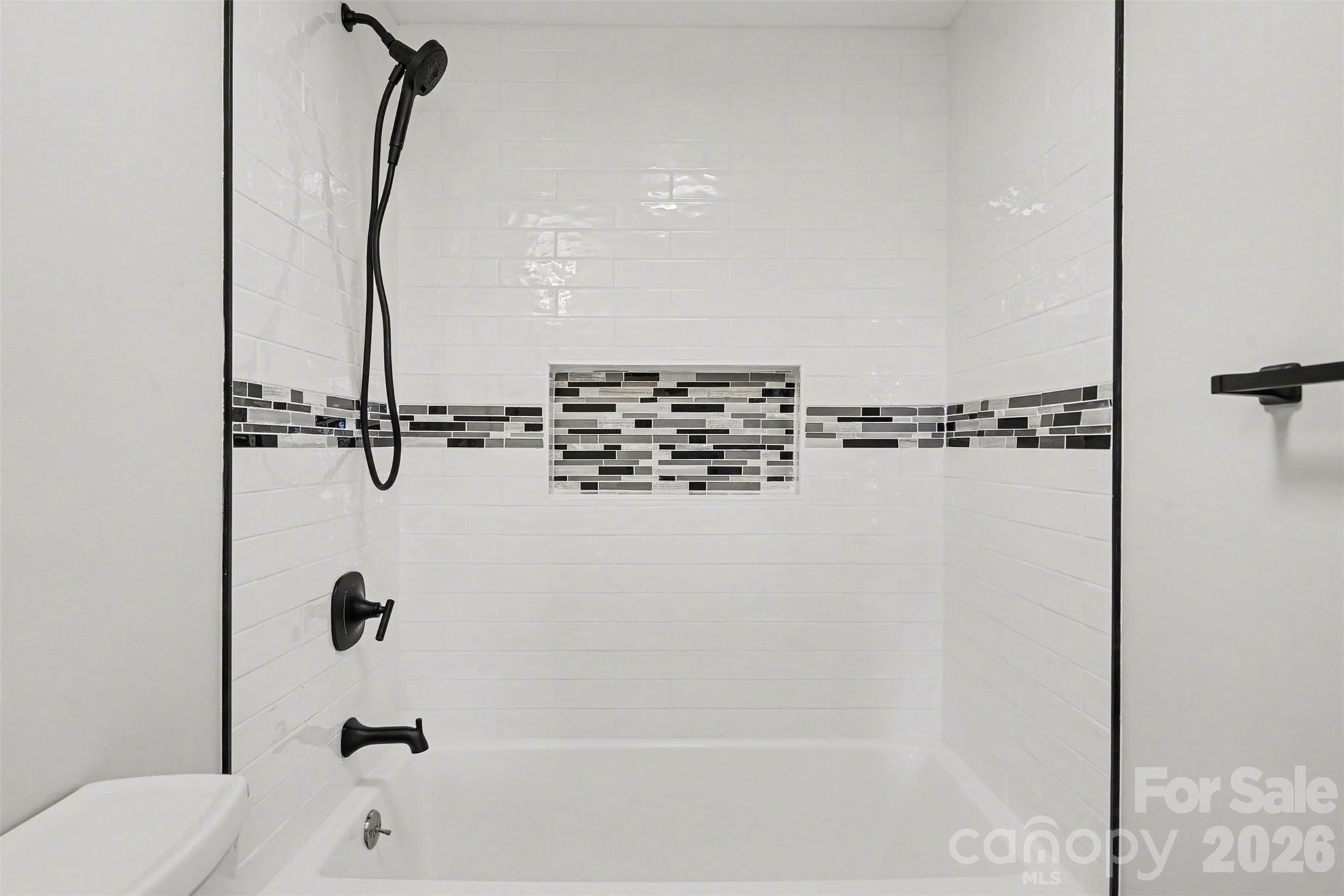 2407 4th Street NE — Hickory