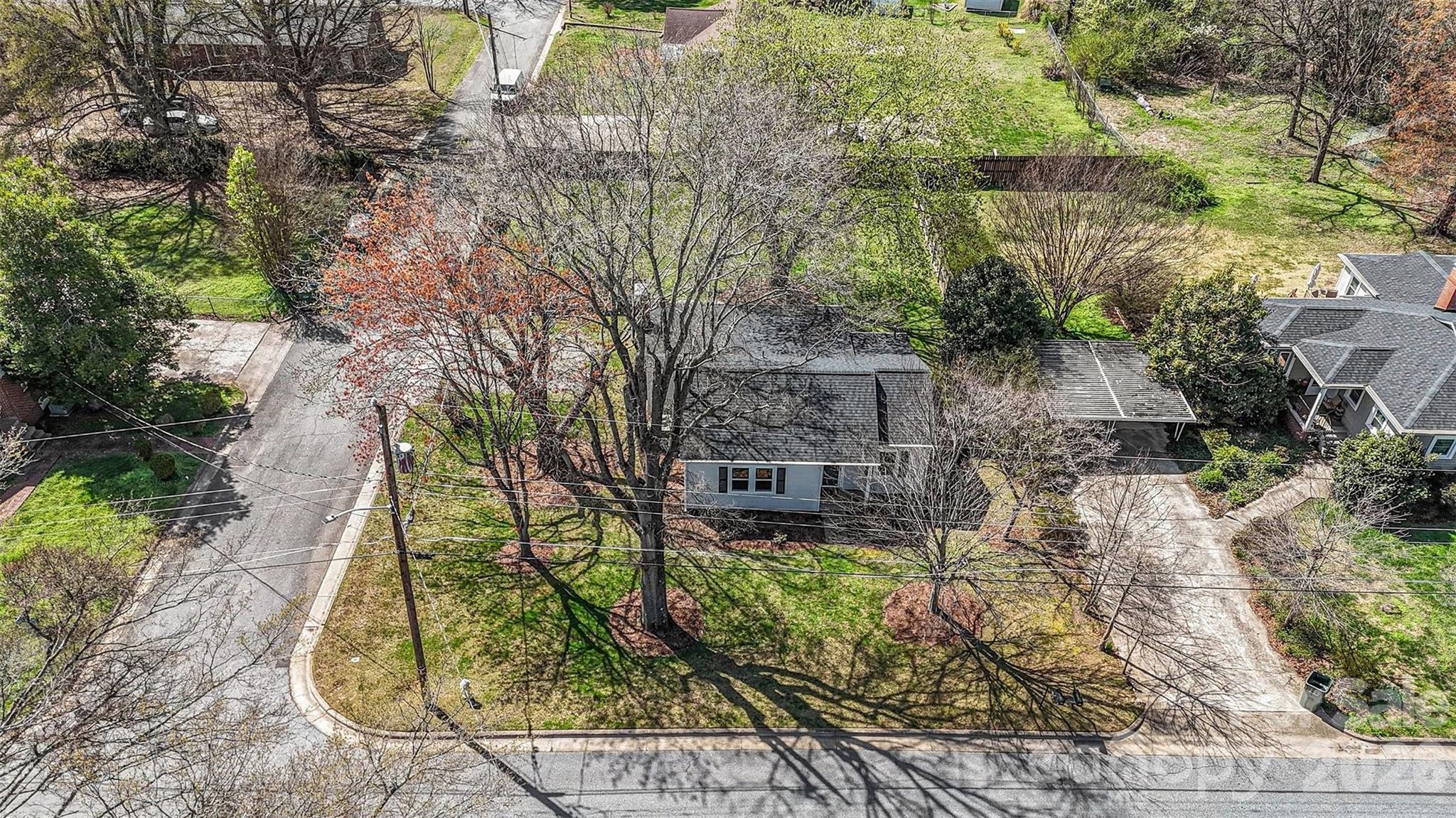 2407 4th Street NE — Hickory