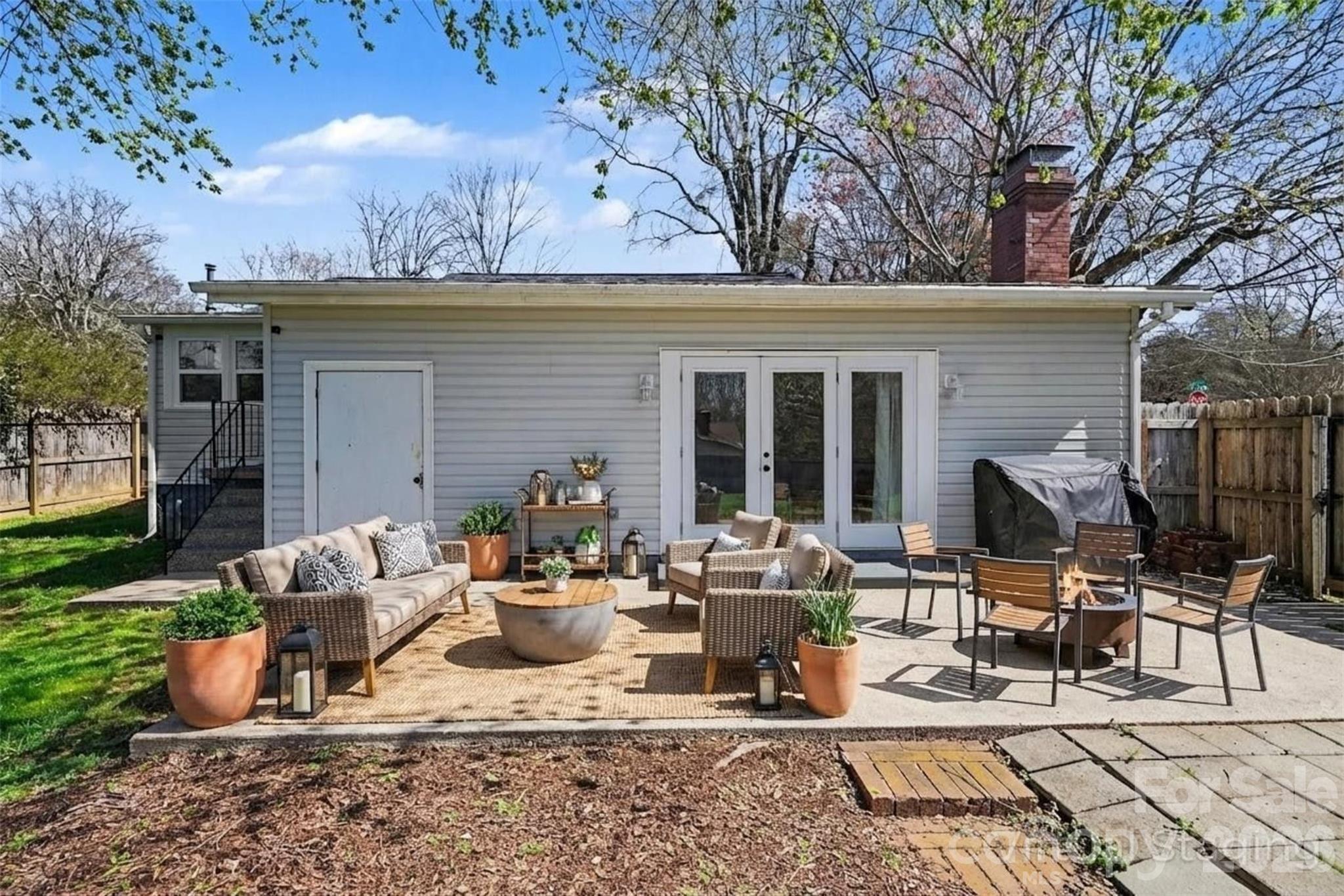 2407 4th Street NE — Hickory
