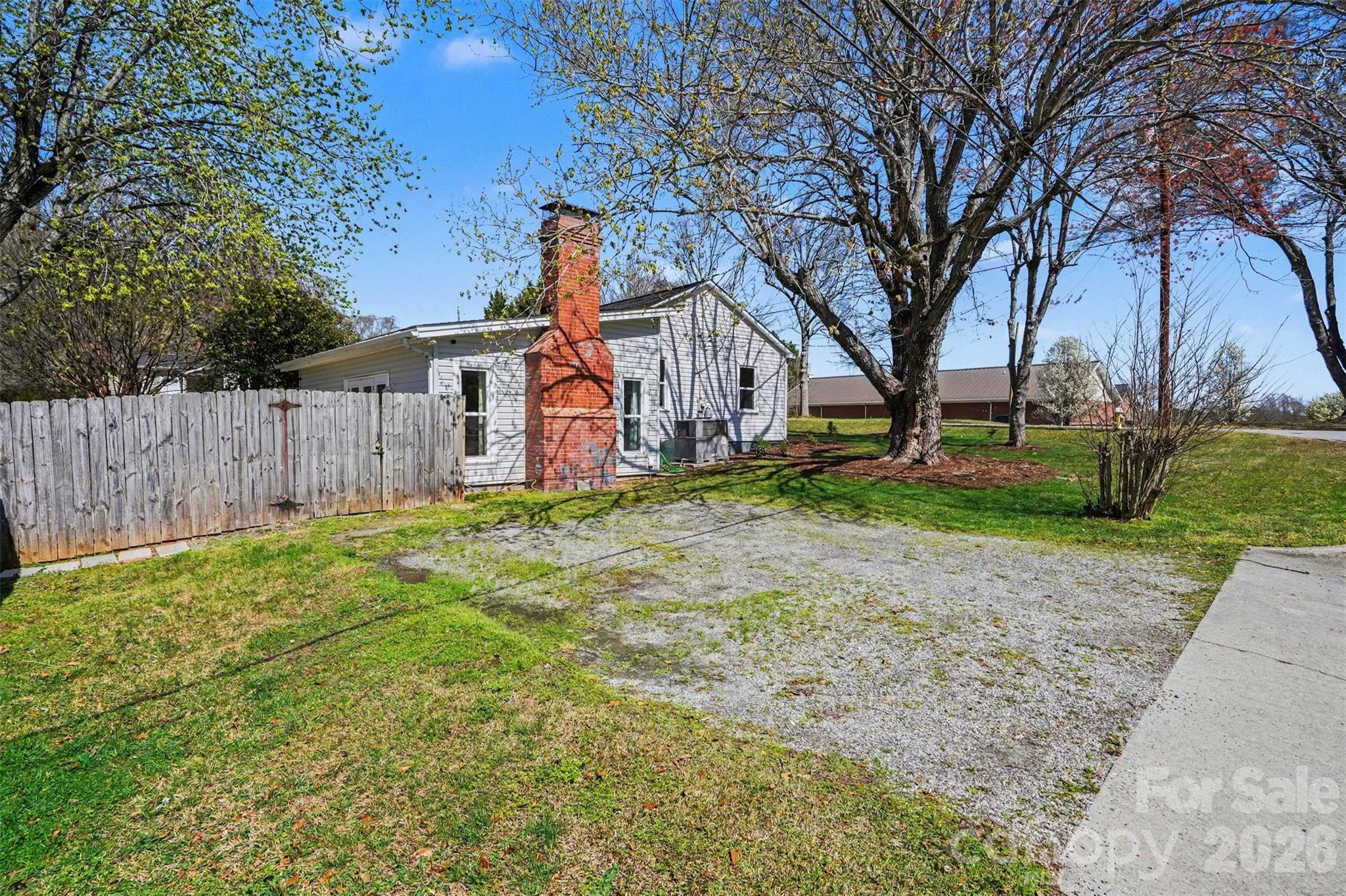 2407 4th Street NE — Hickory