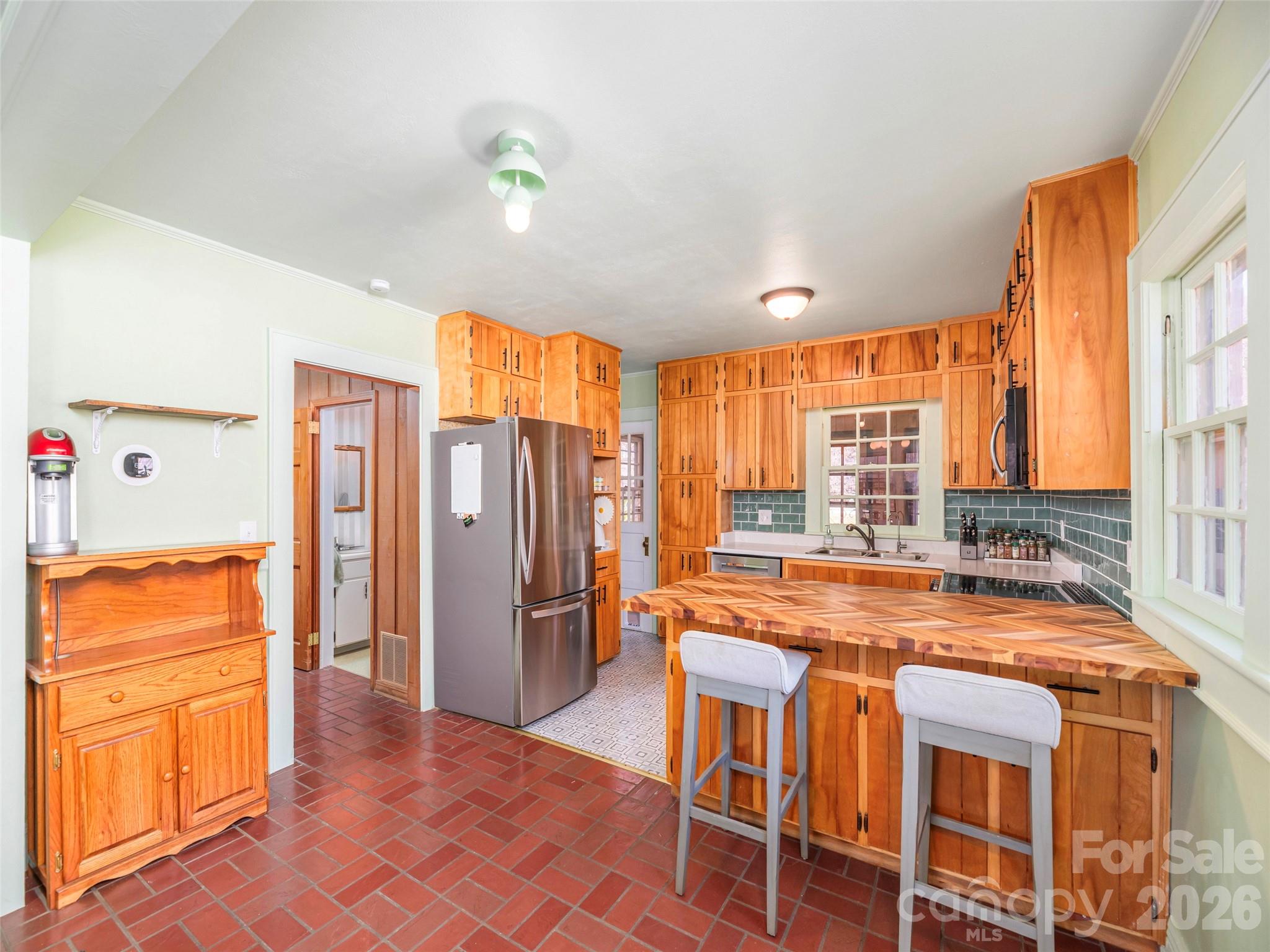 20 Zemery Lane — Waynesville