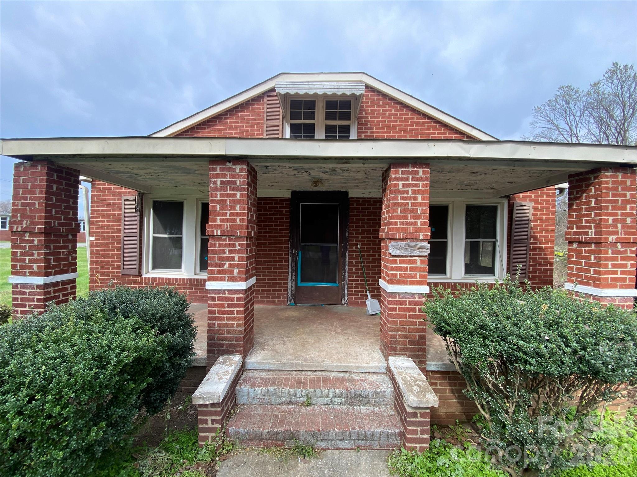 705 E Main Street — Cleveland