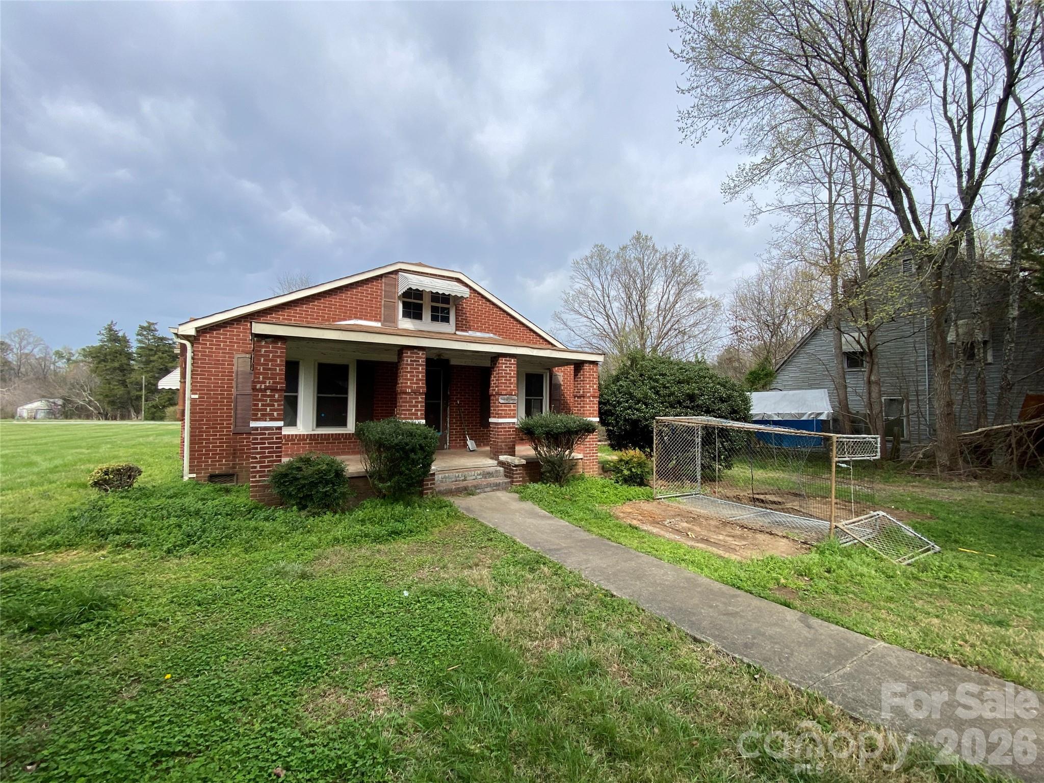 705 E Main Street — Cleveland