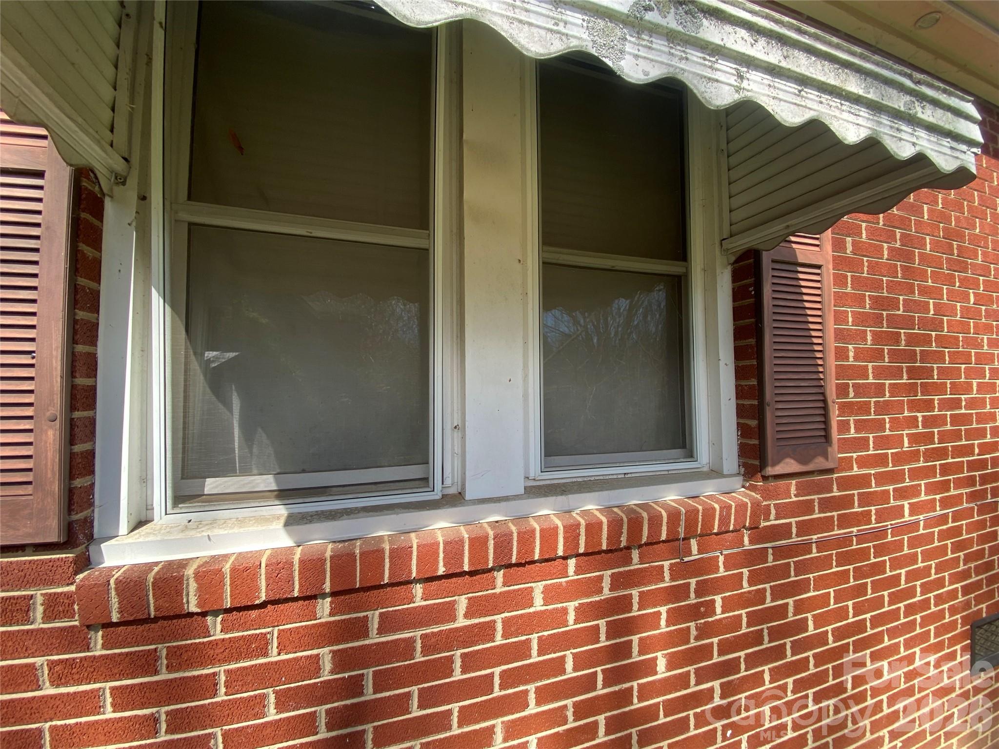 705 E Main Street — Cleveland