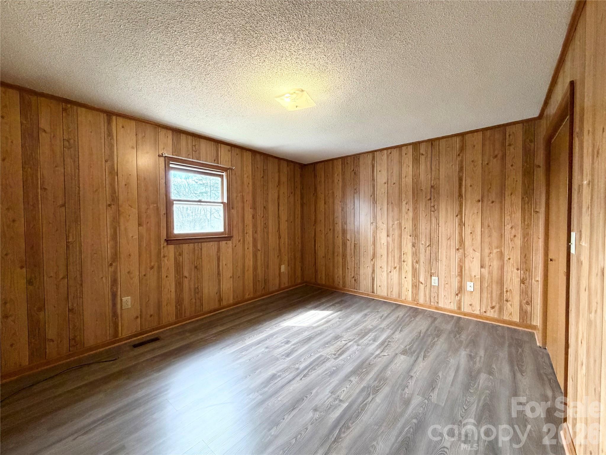 1709 Acorn Avenue — Hudson
