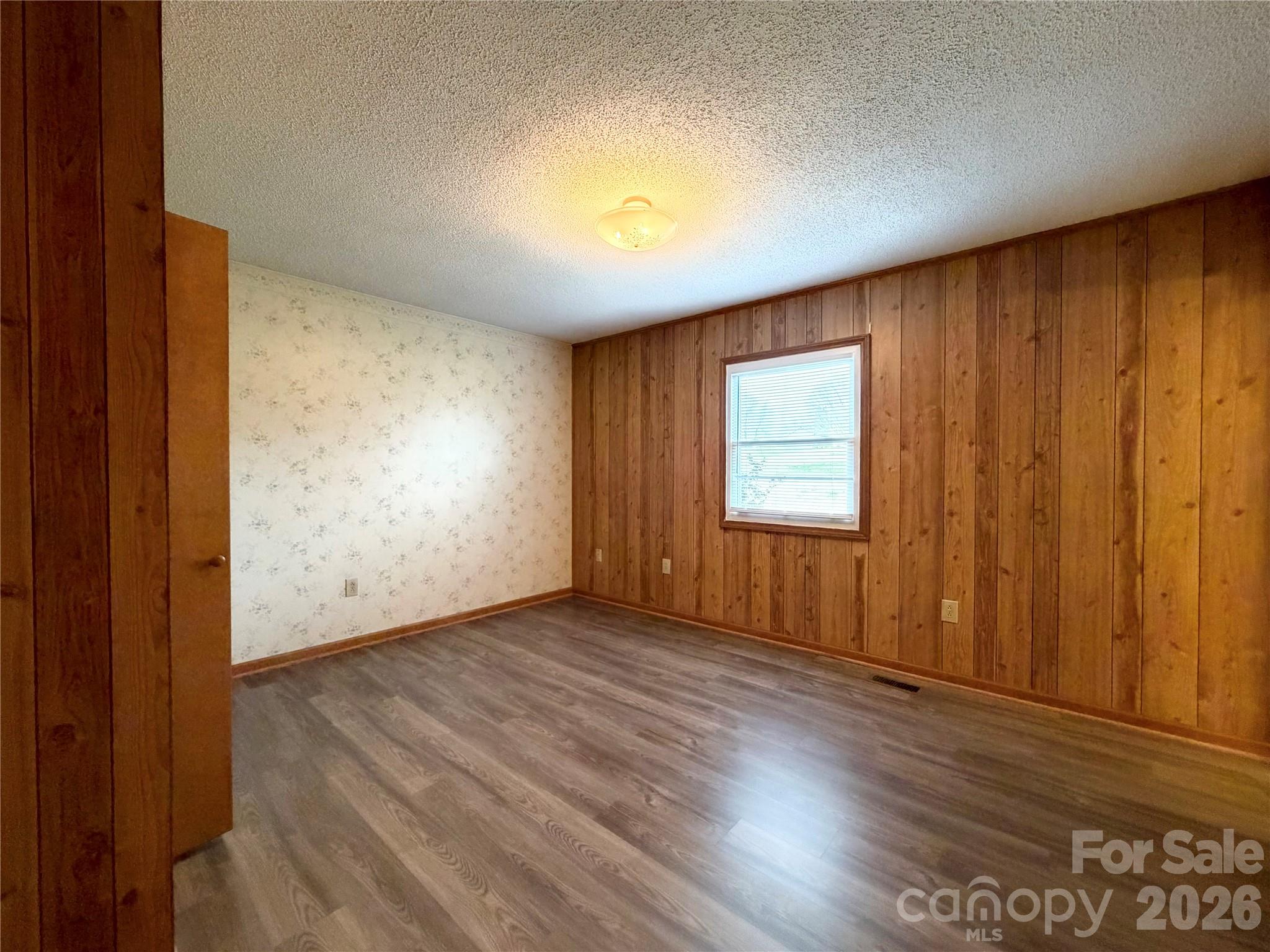 1709 Acorn Avenue — Hudson