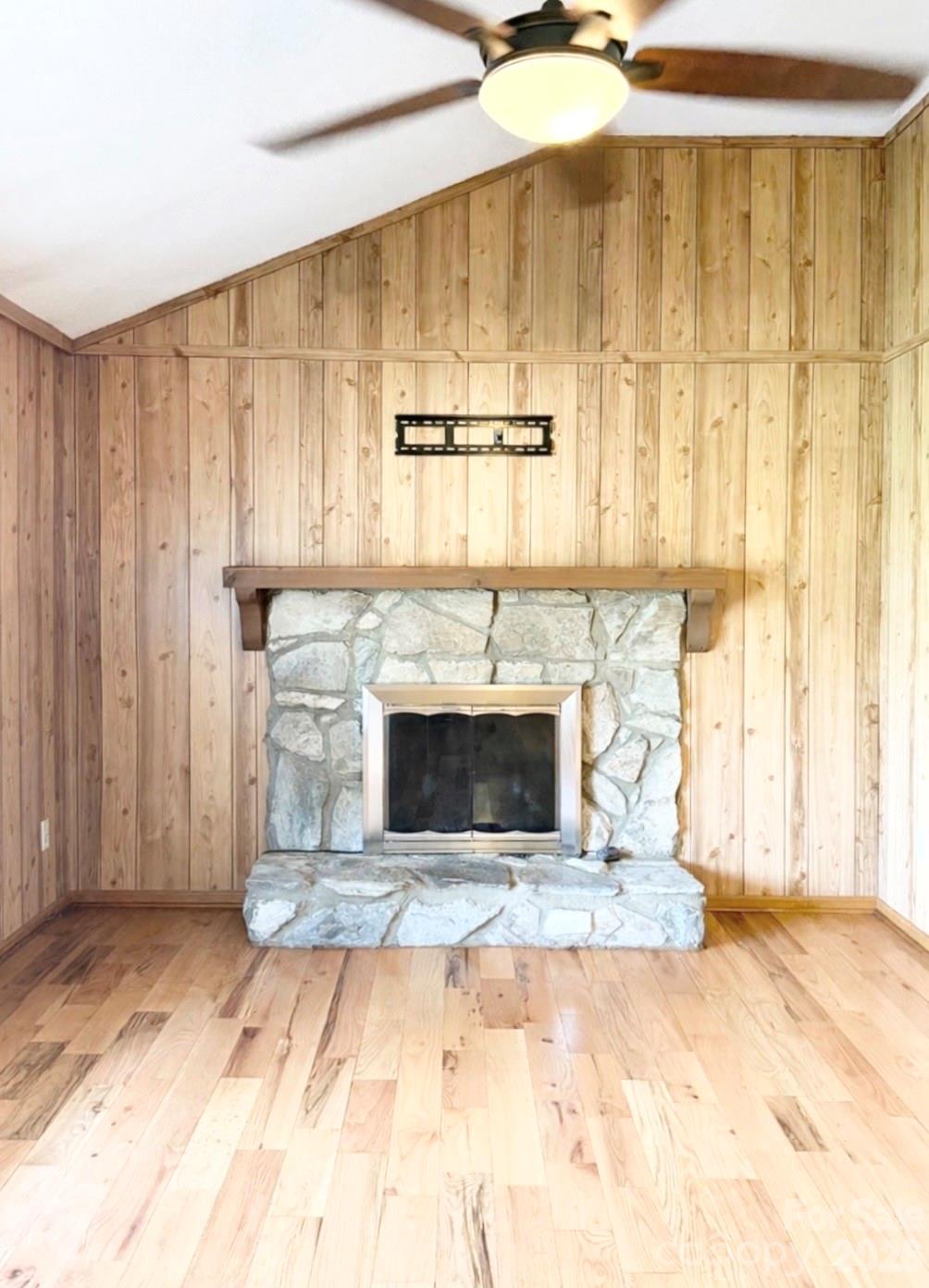 1709 Acorn Avenue — Hudson