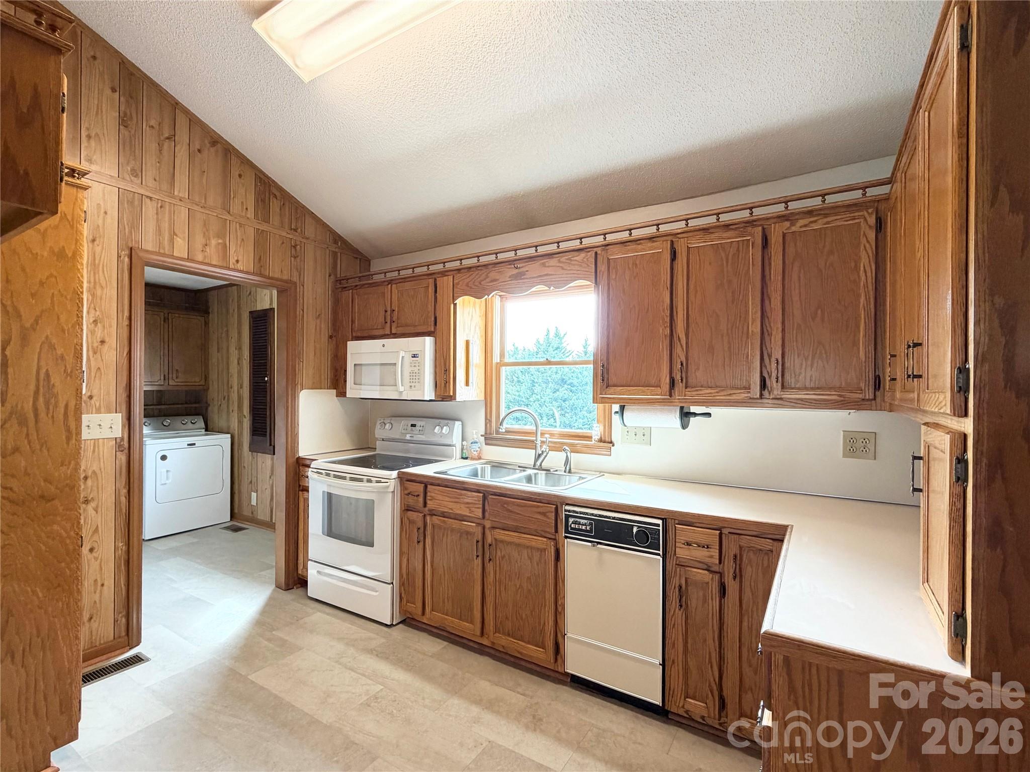 1709 Acorn Avenue — Hudson