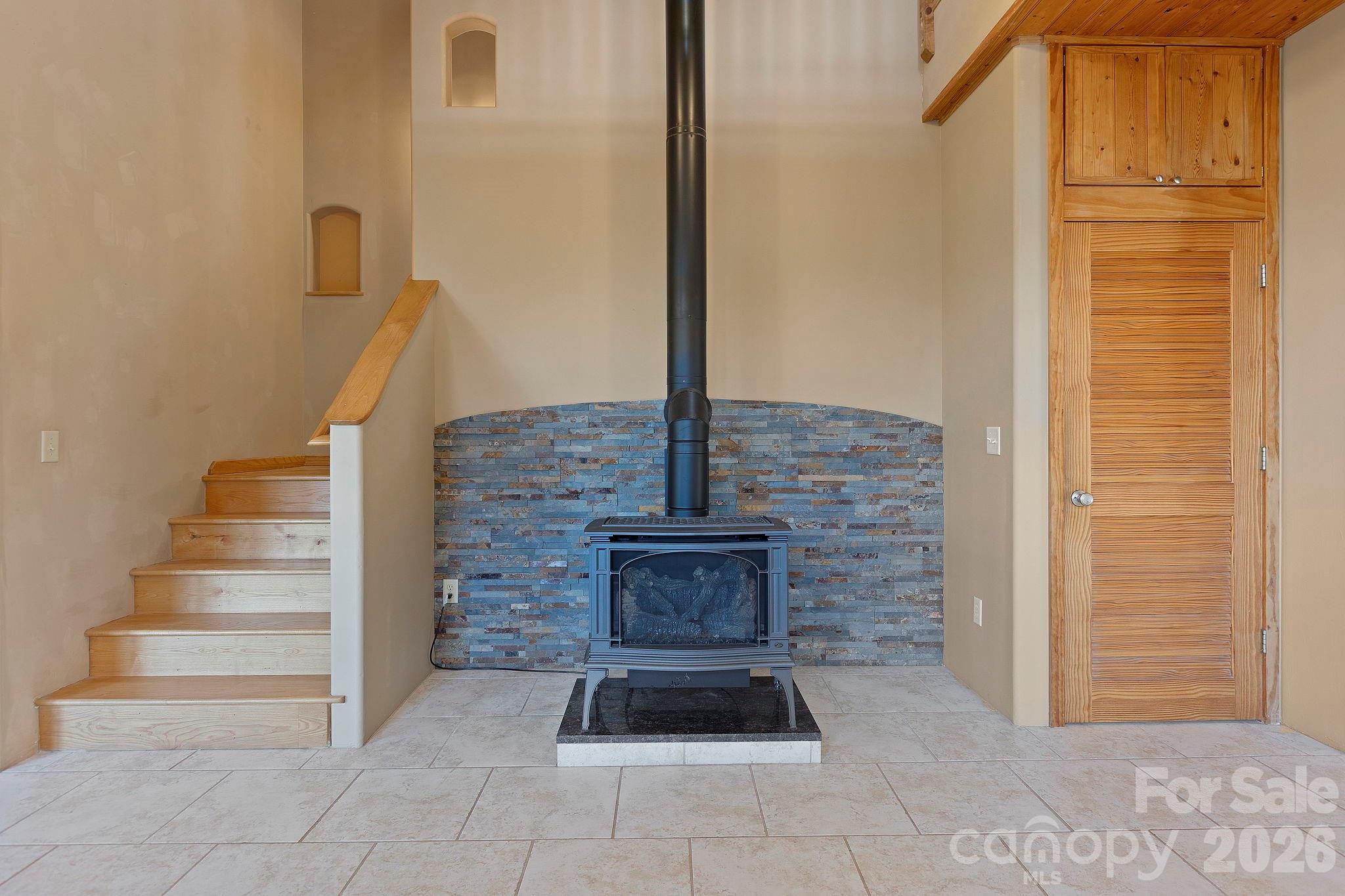 97 Old Cove Road — Black Mountain