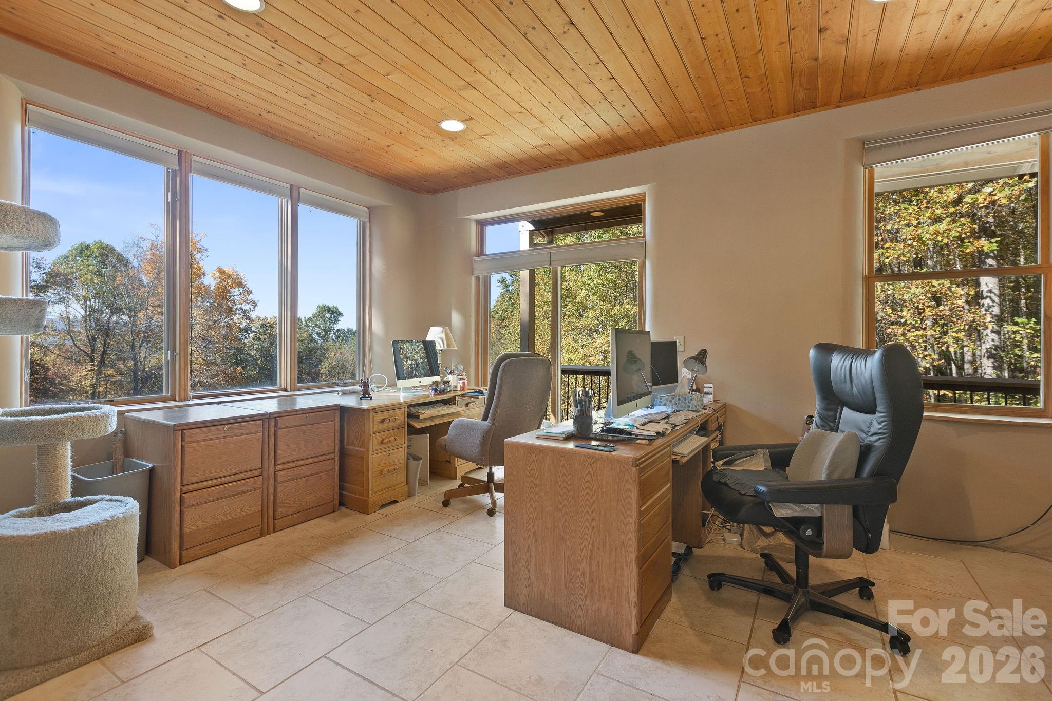 97 Old Cove Road — Black Mountain