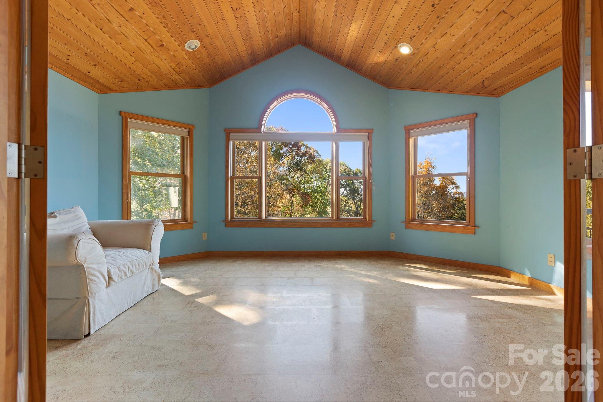 97 Old Cove Road — Black Mountain