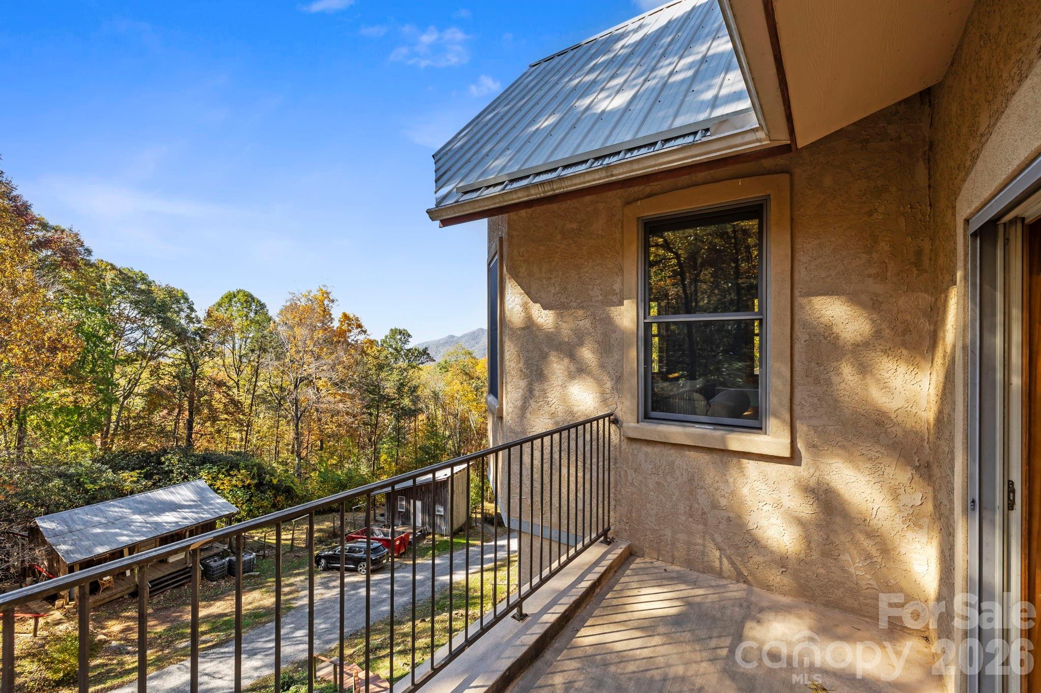 97 Old Cove Road — Black Mountain