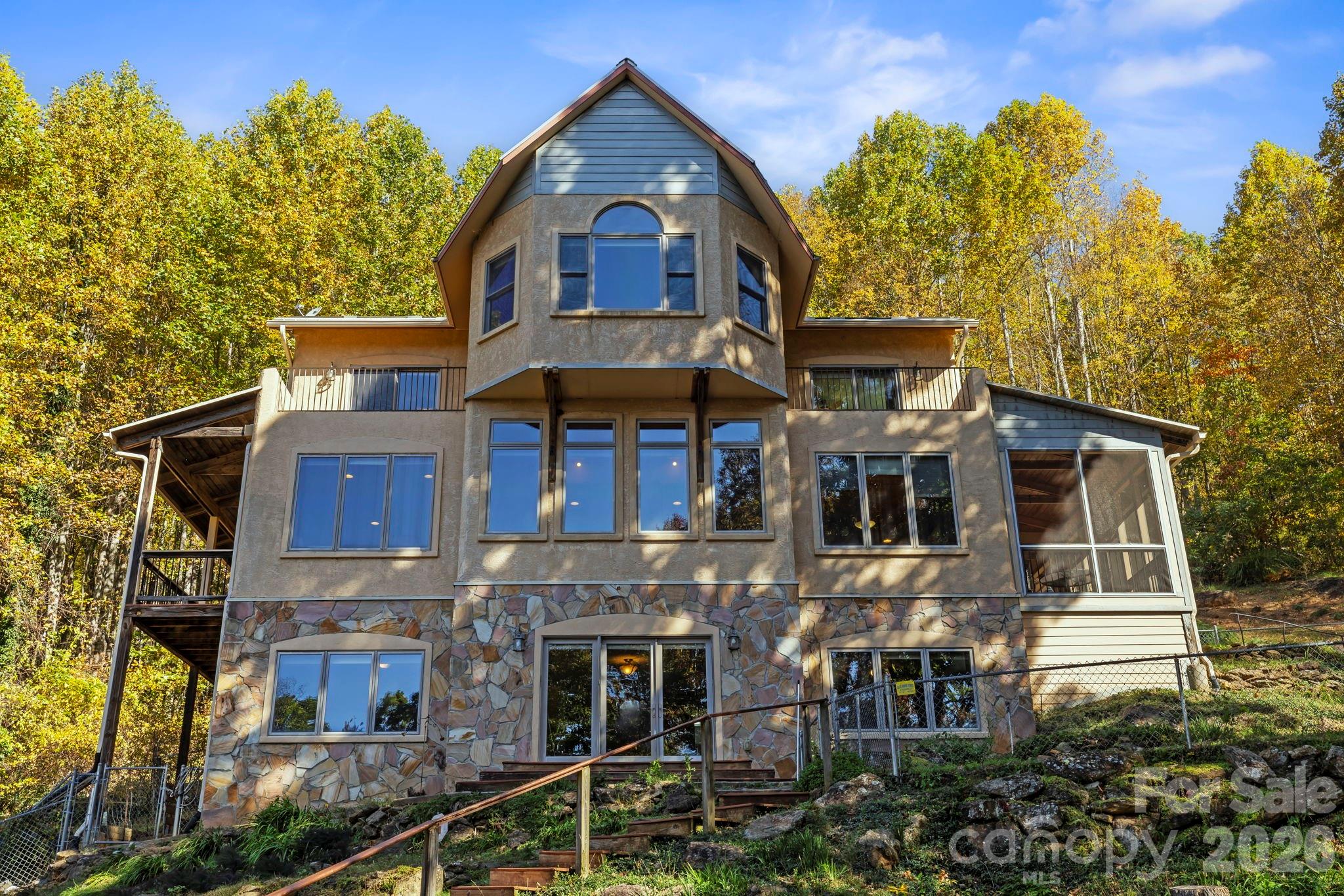 97 Old Cove Road — Black Mountain