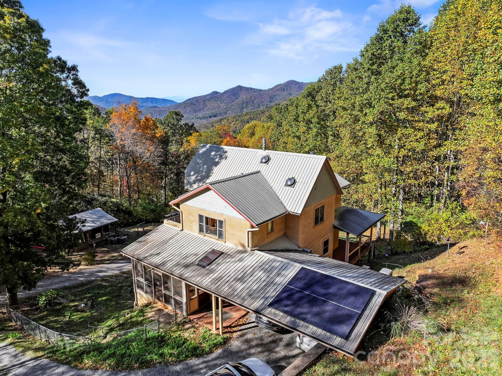 97 Old Cove Road — Black Mountain