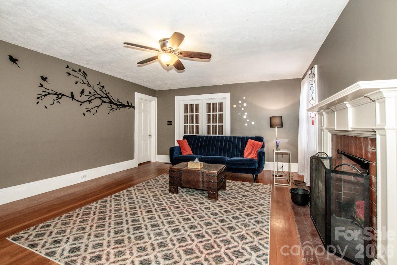 416 S Race Street — Statesville