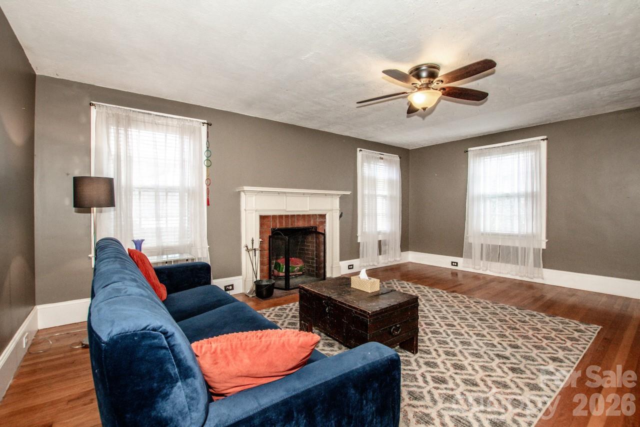 416 S Race Street — Statesville