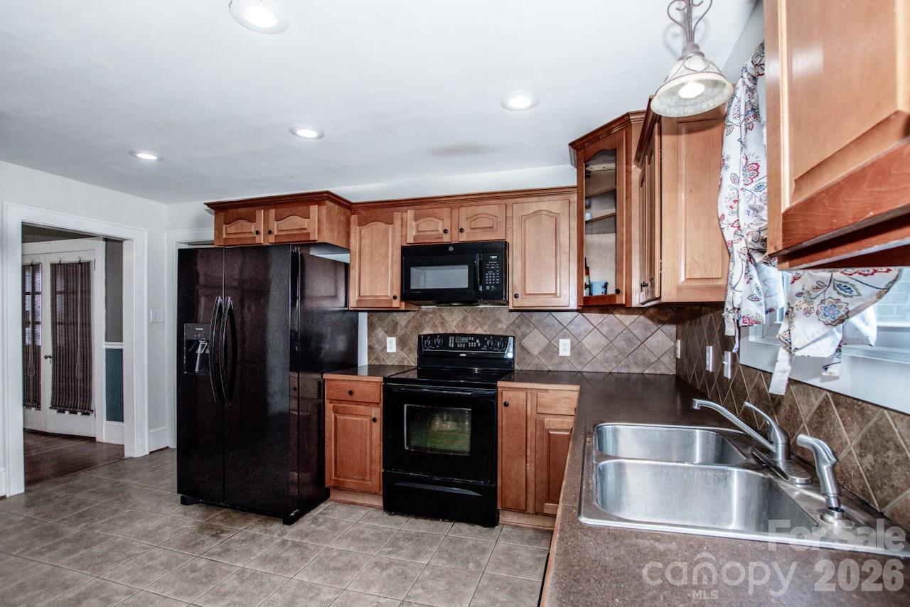 416 S Race Street — Statesville
