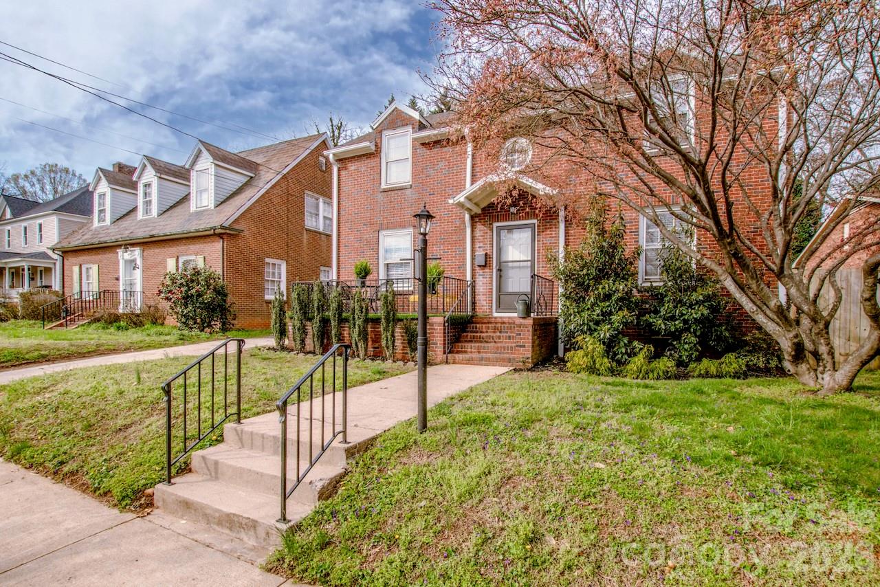 416 S Race Street — Statesville