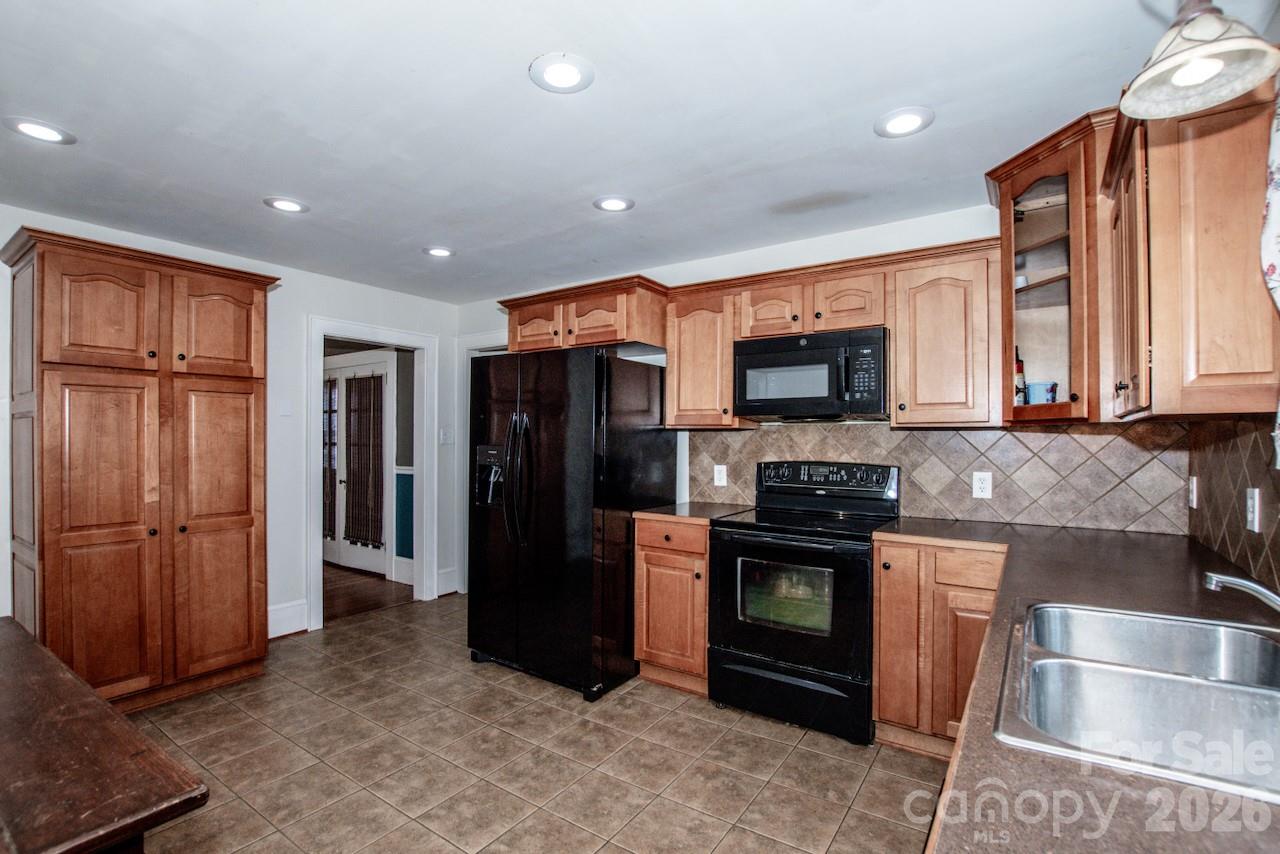 416 S Race Street — Statesville