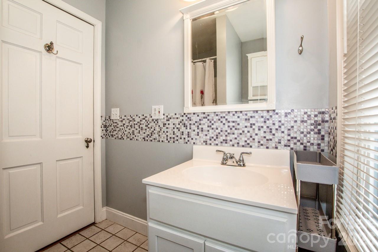 416 S Race Street — Statesville