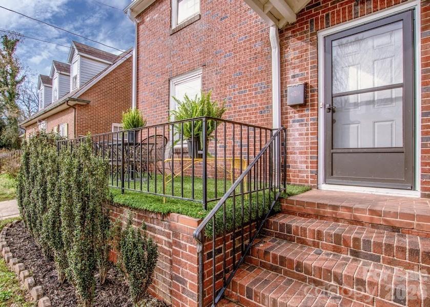 416 S Race Street — Statesville