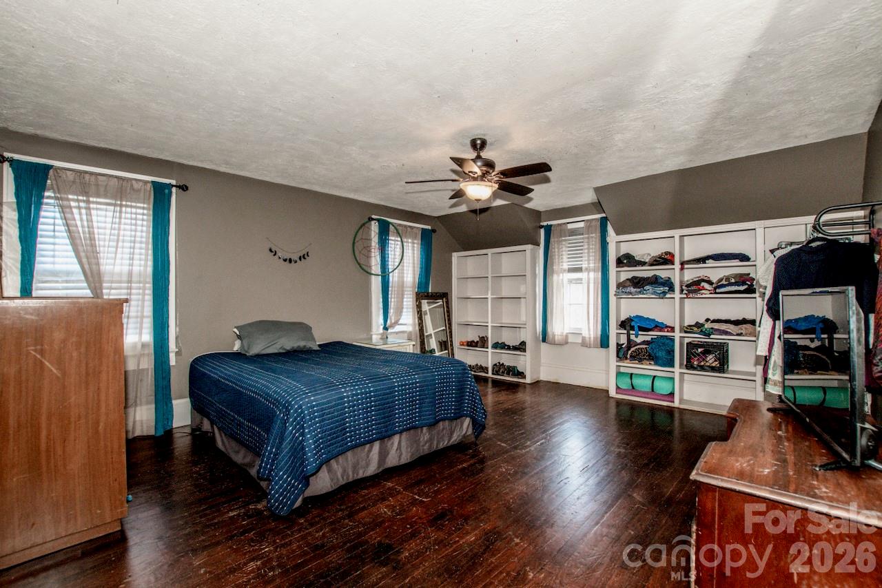 416 S Race Street — Statesville