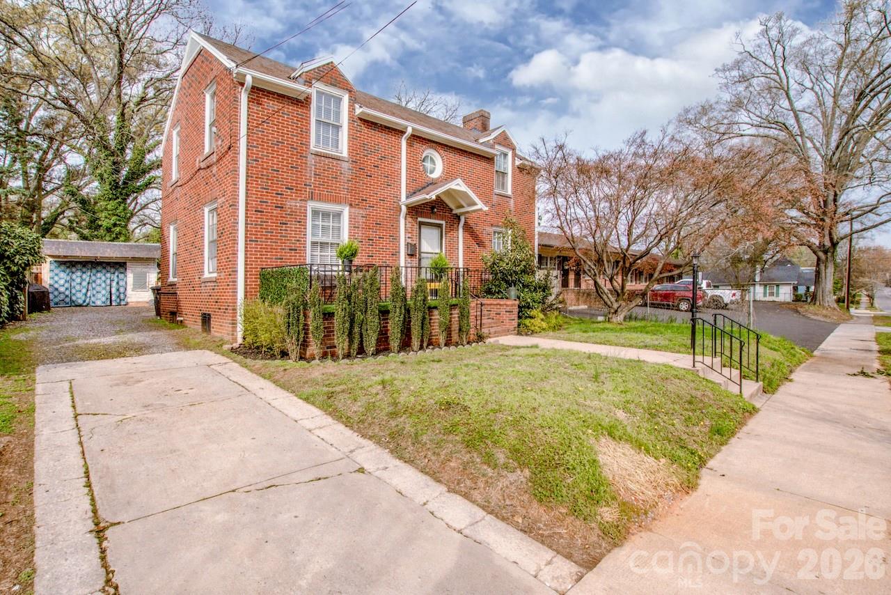 416 S Race Street — Statesville
