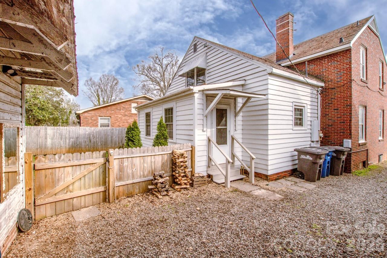 416 S Race Street — Statesville
