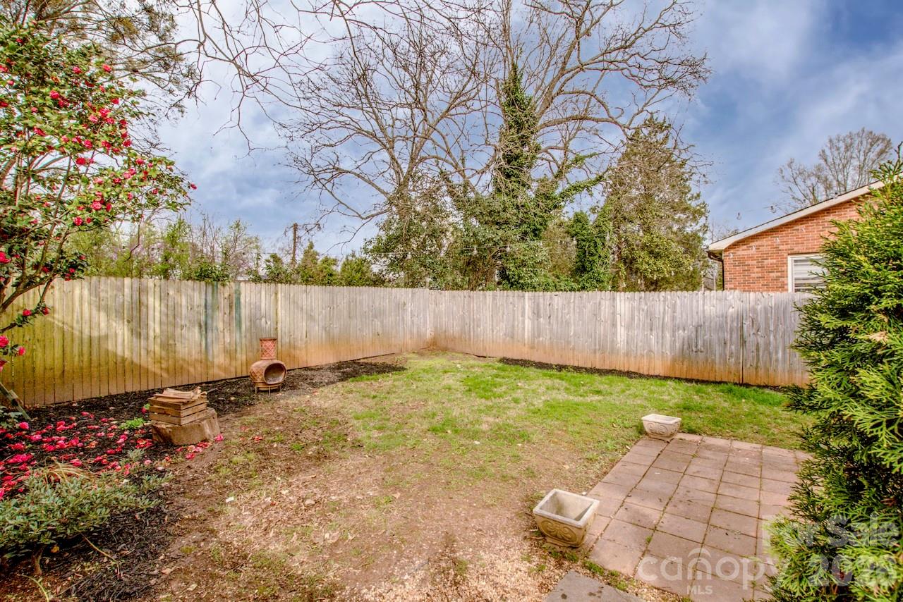 416 S Race Street — Statesville