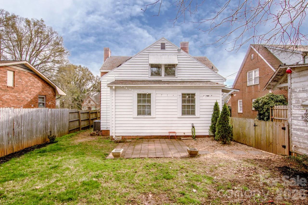 416 S Race Street — Statesville
