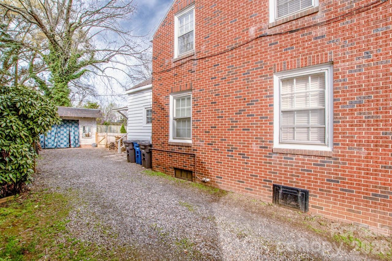 416 S Race Street — Statesville